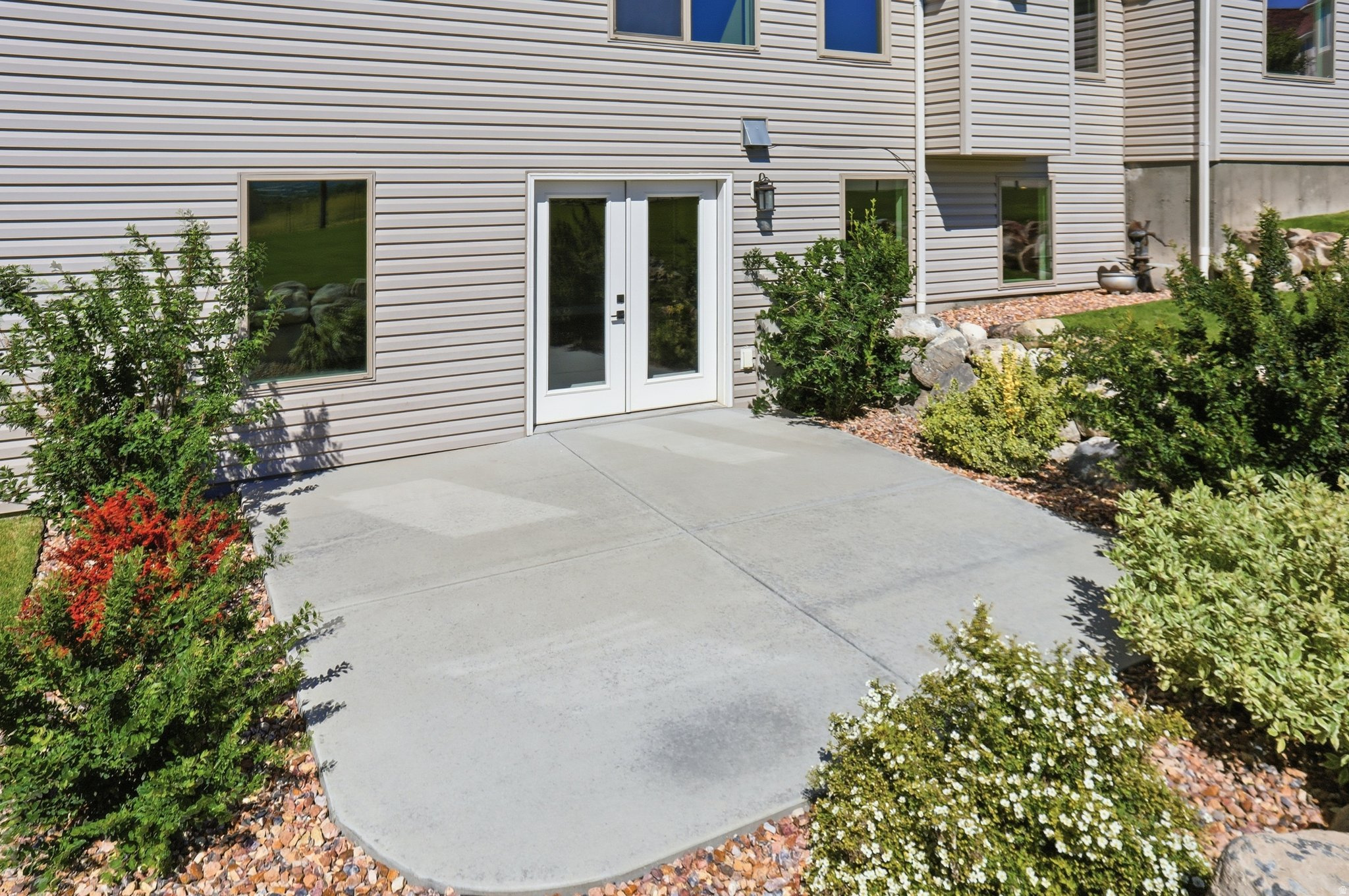 1098 N VALLEY VIEW DR