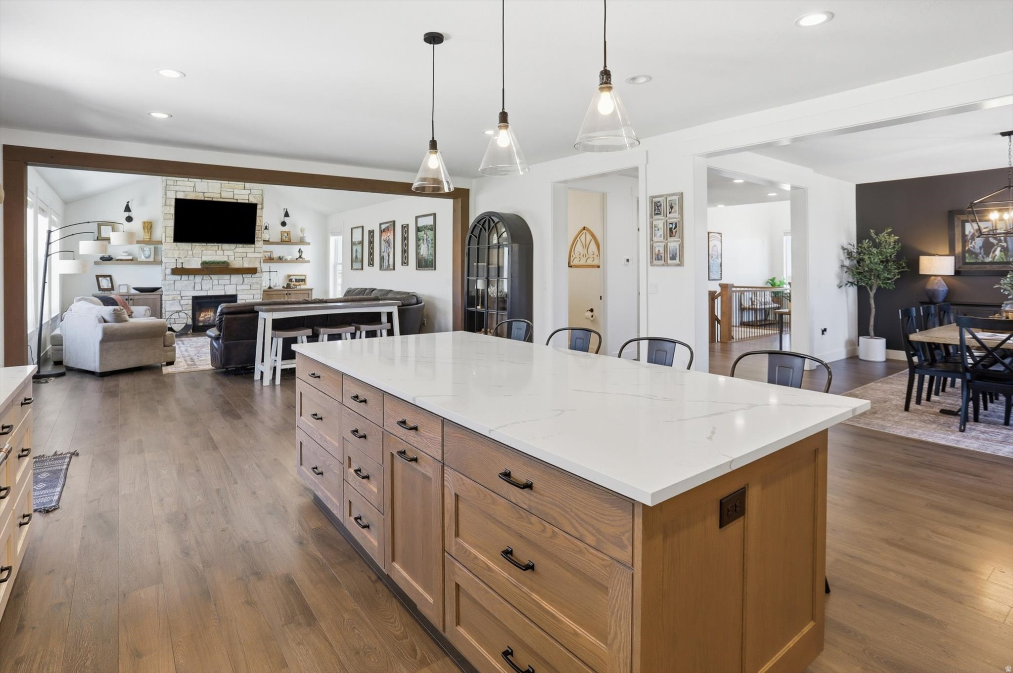 9590 W POINT LOOKOUT DR