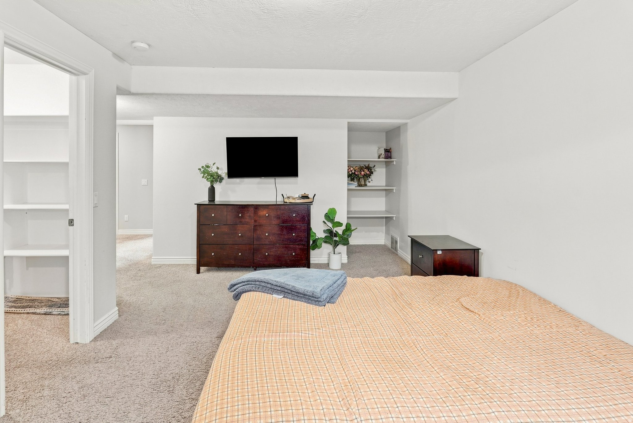 170 LAKEVIEW