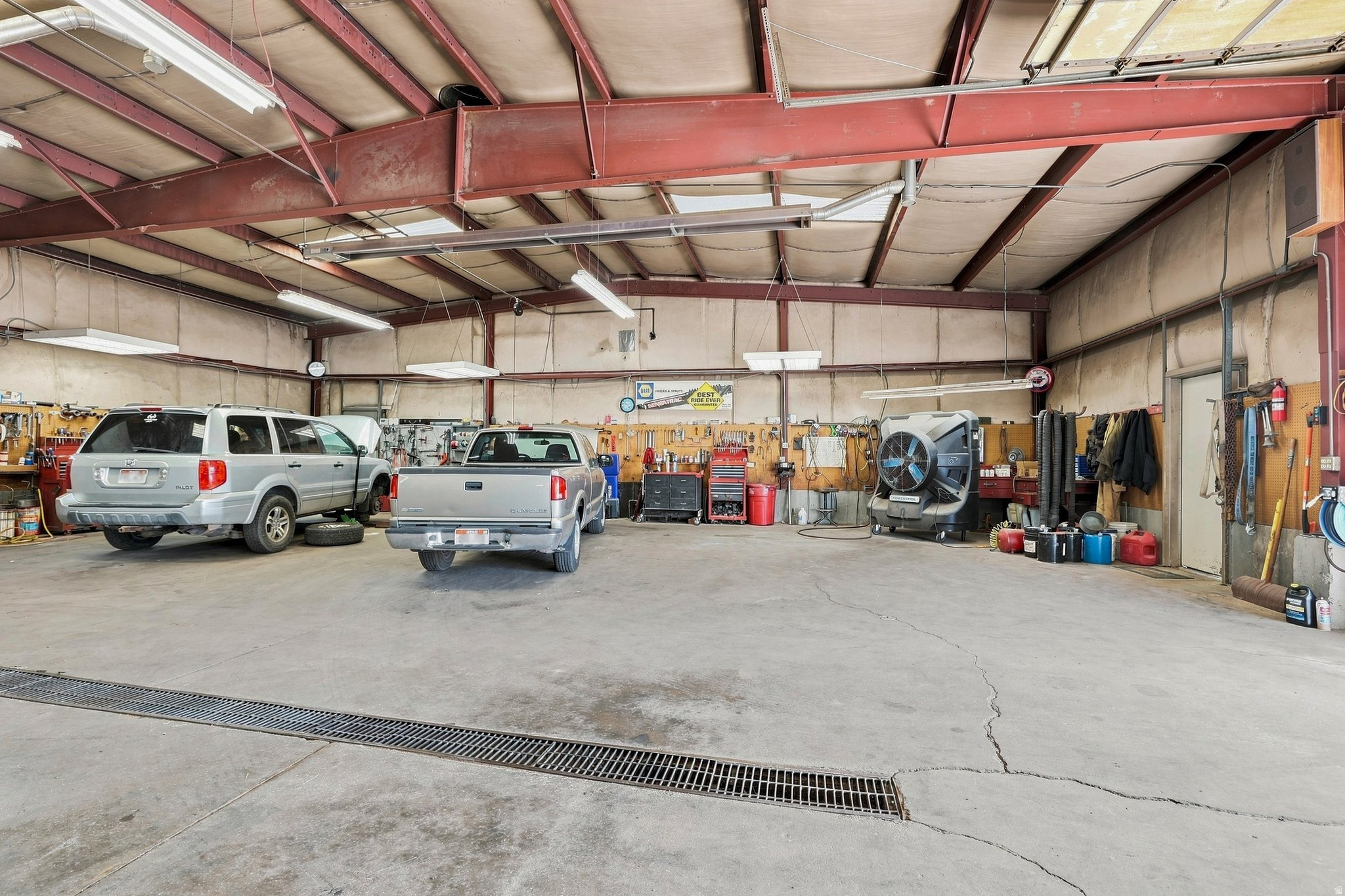 9975 N 6400 W