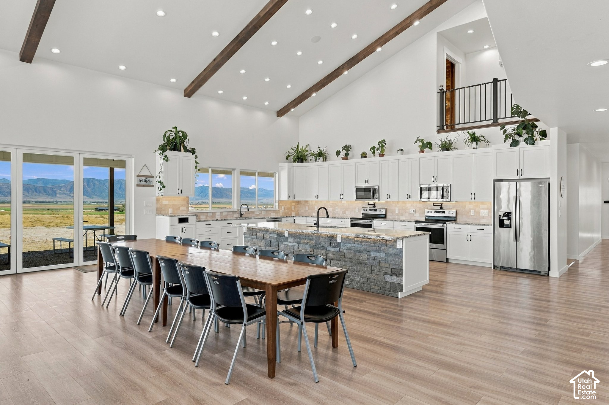 405 N WONDERFUL LIFE LN