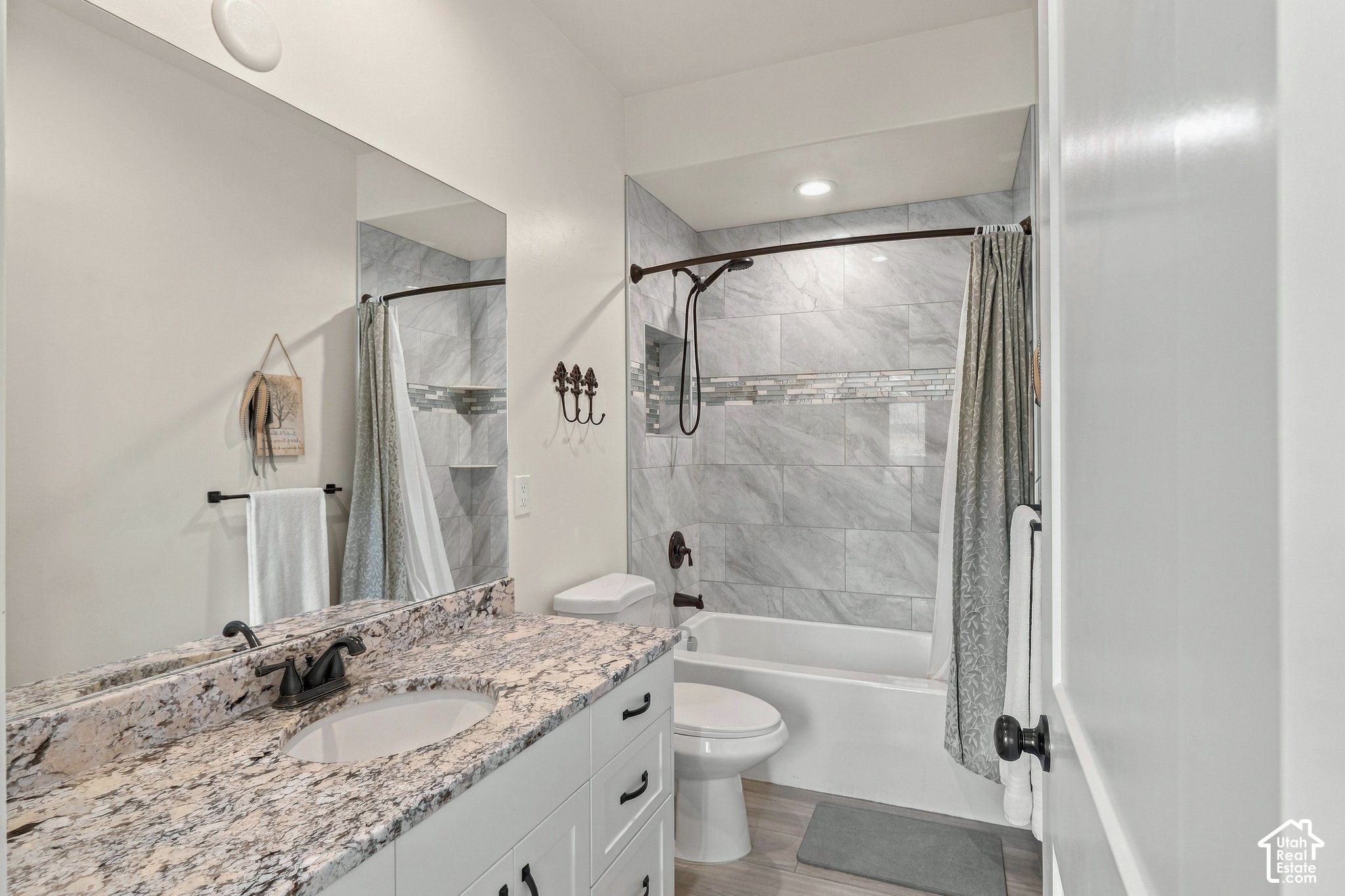 405 N WONDERFUL LIFE LN