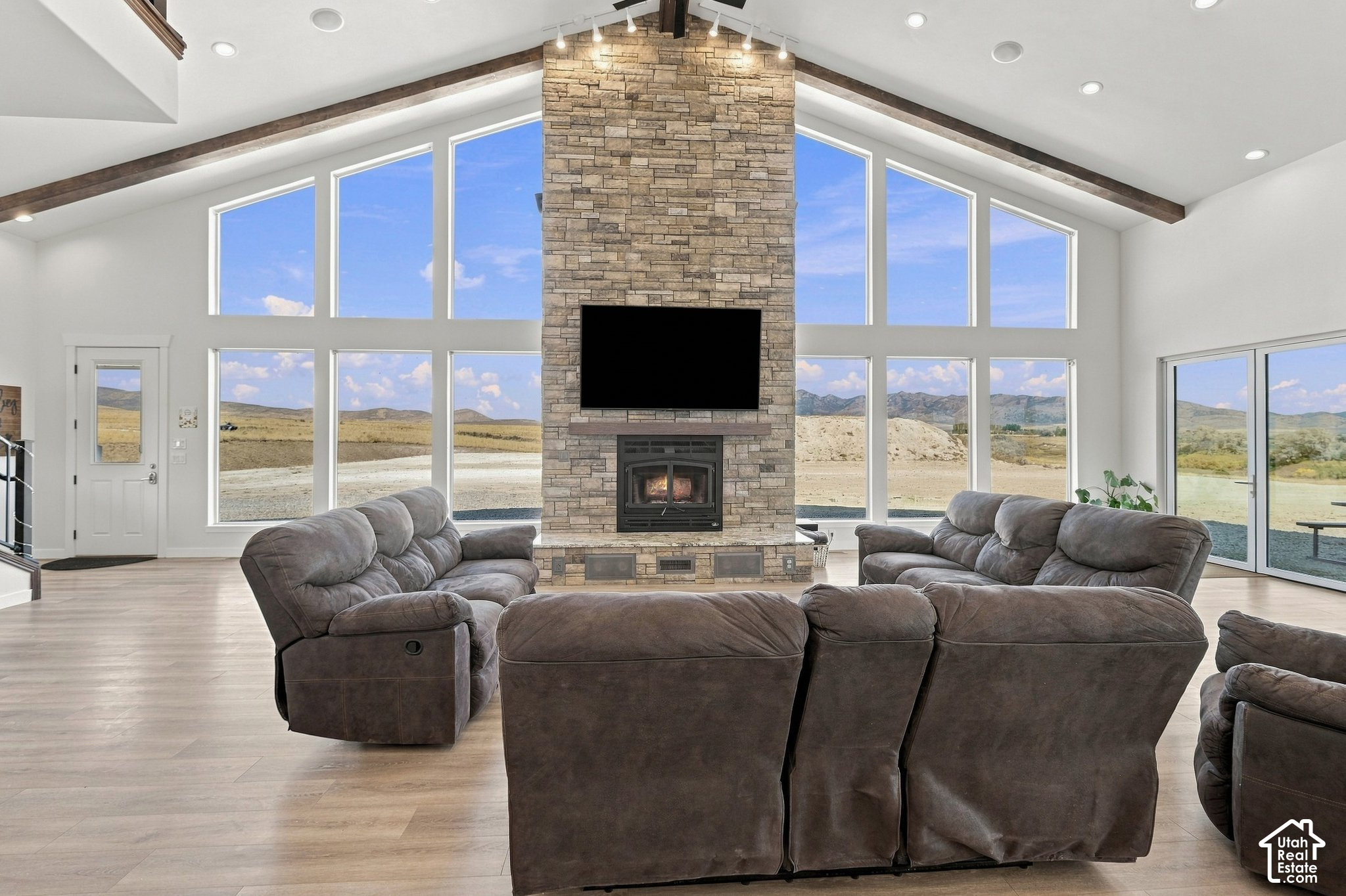 405 N WONDERFUL LIFE LN