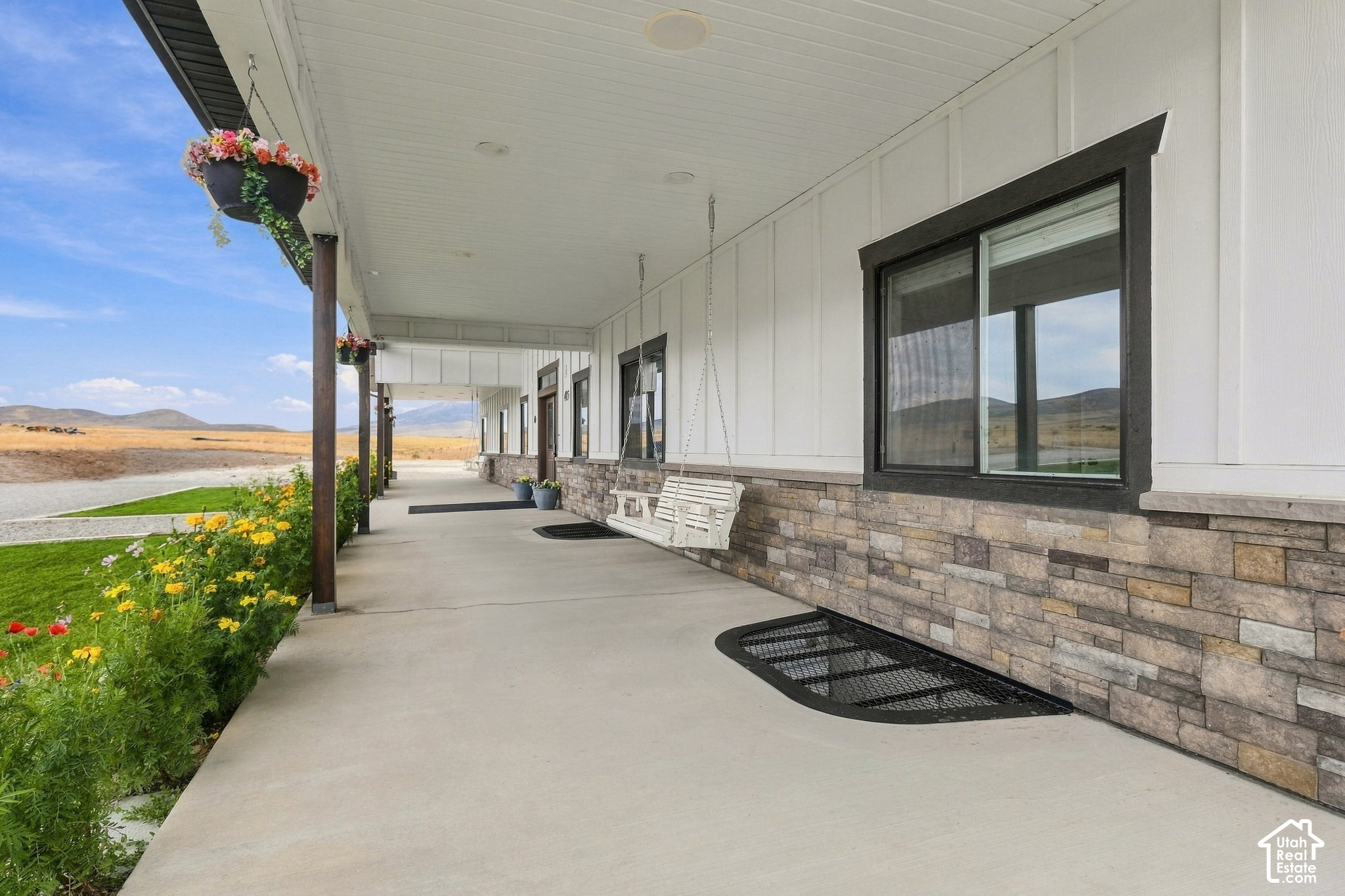 405 N WONDERFUL LIFE LN