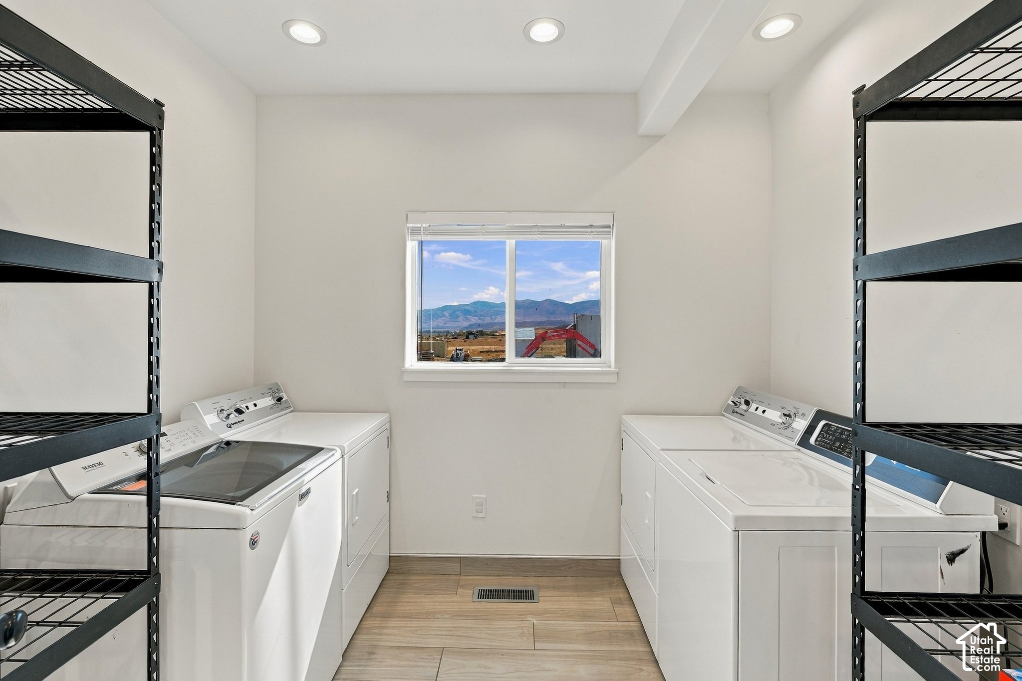 405 N WONDERFUL LIFE LN