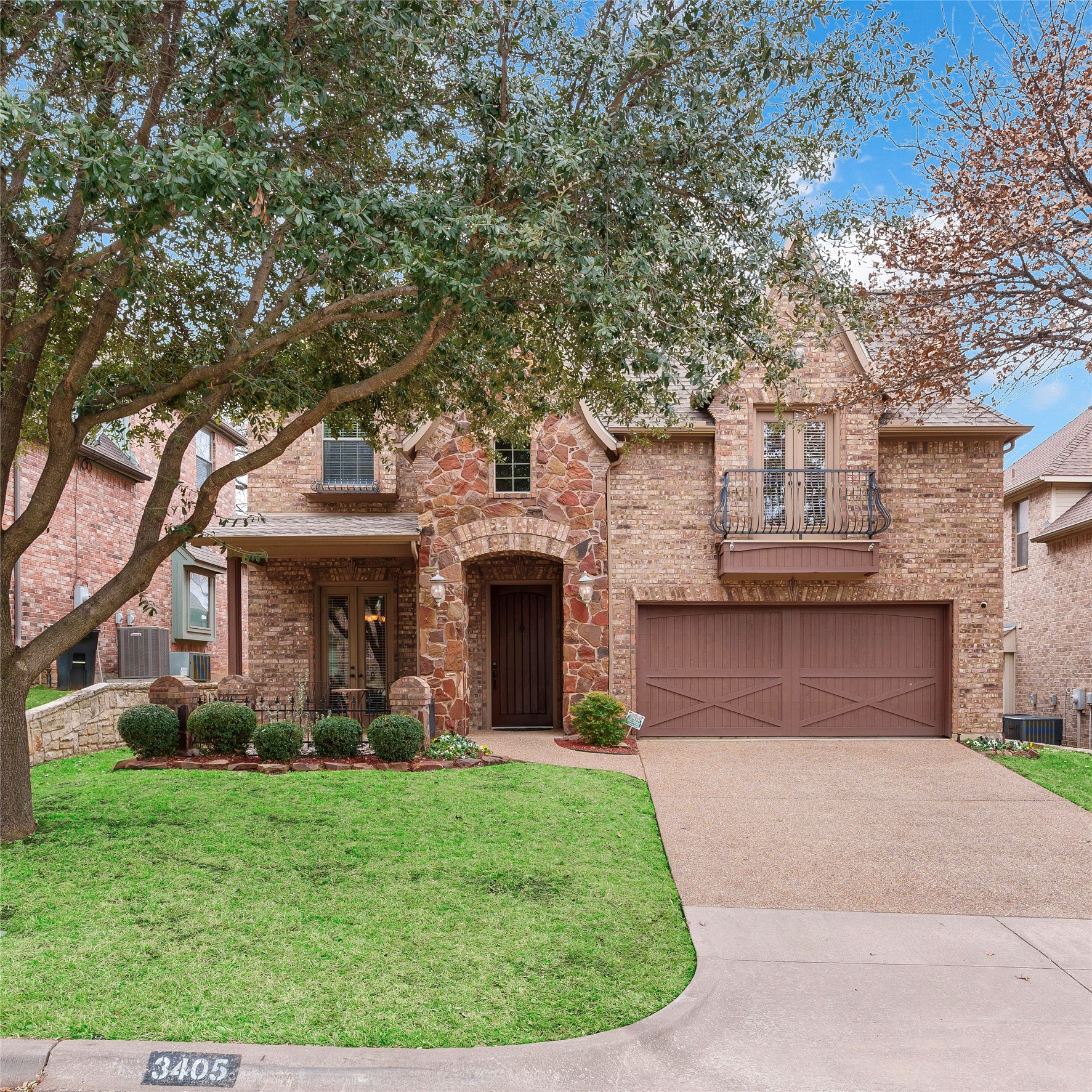 3405 N Riley Place