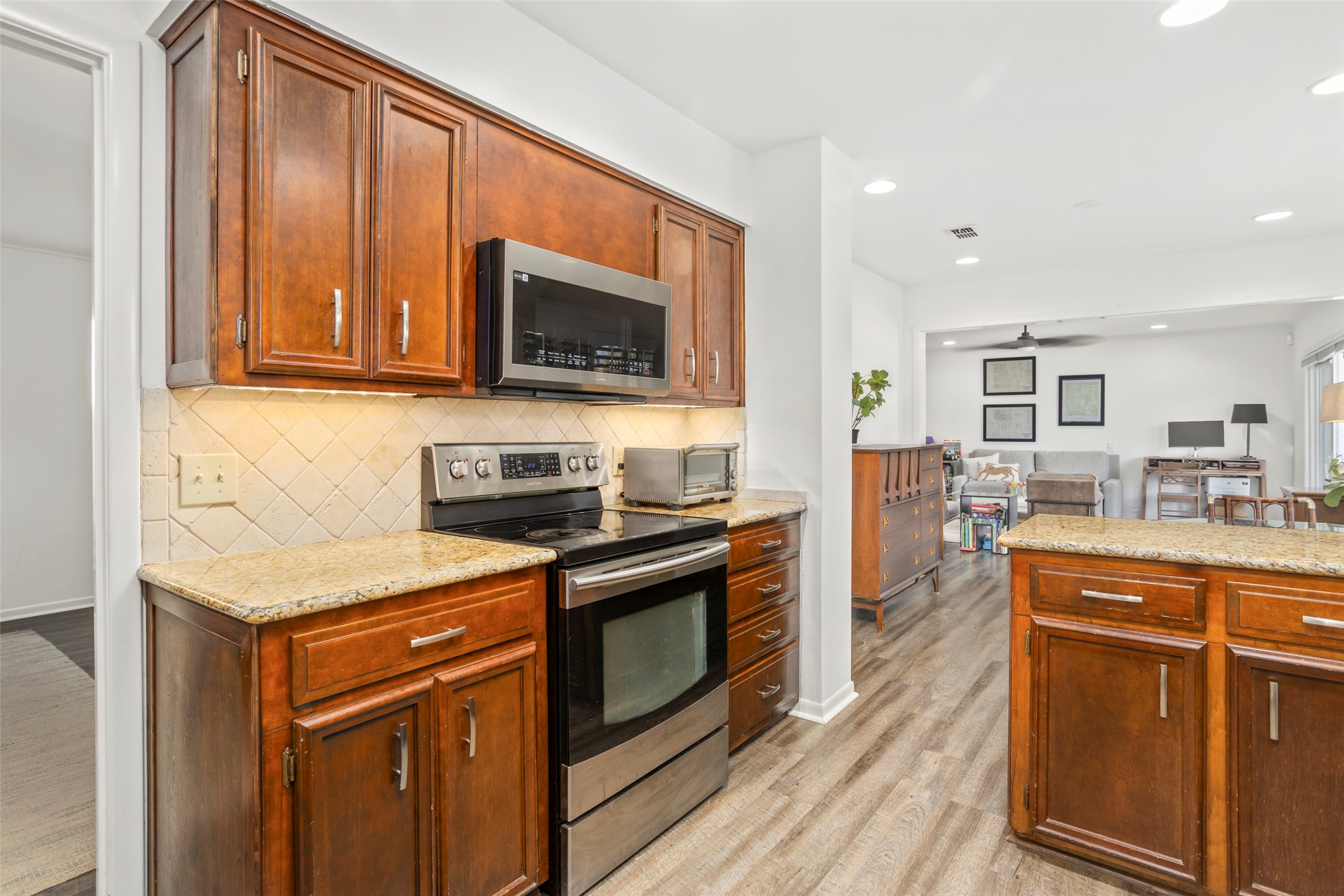 6904 Miramar Circle