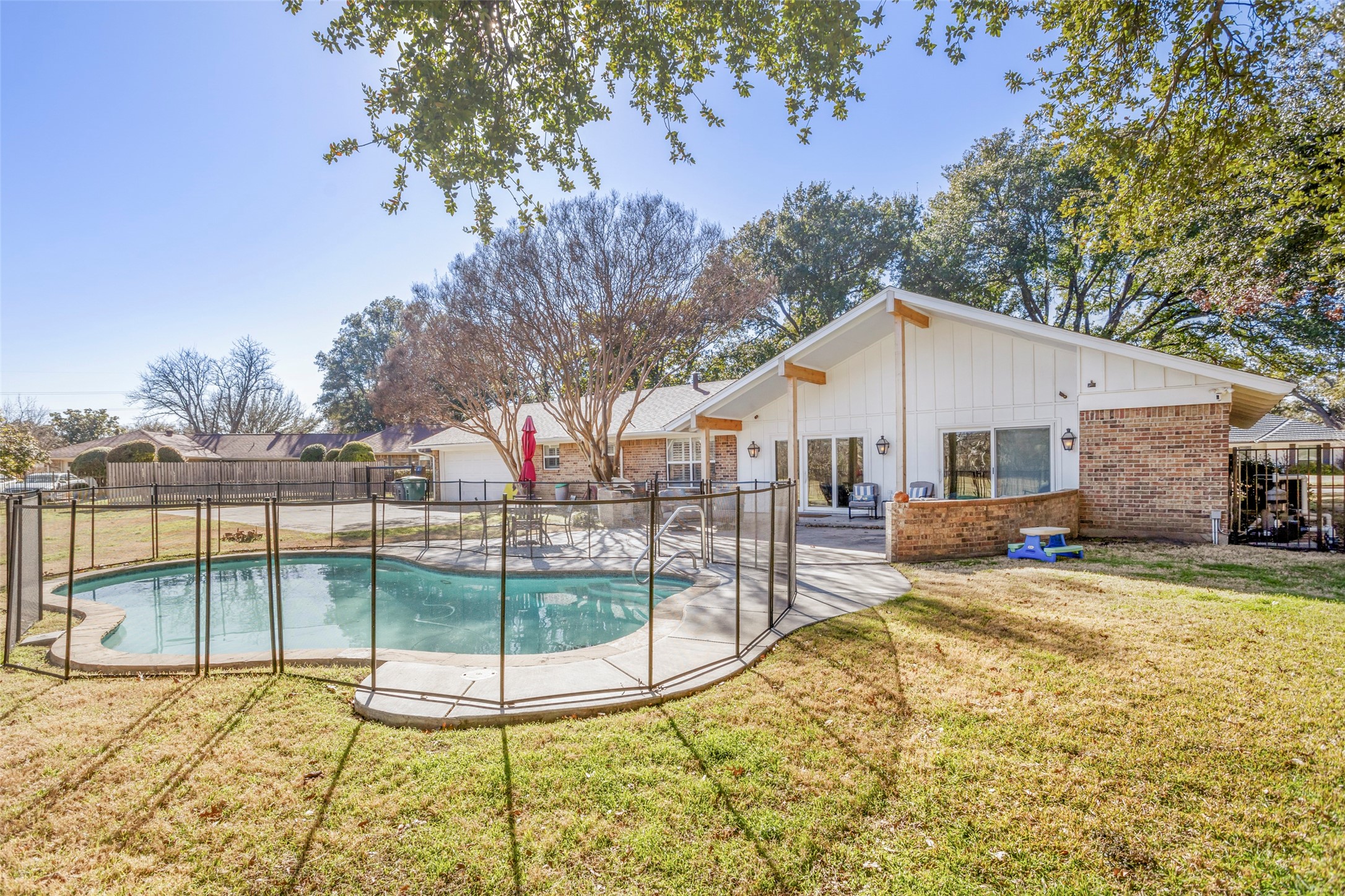 6904 Miramar Circle