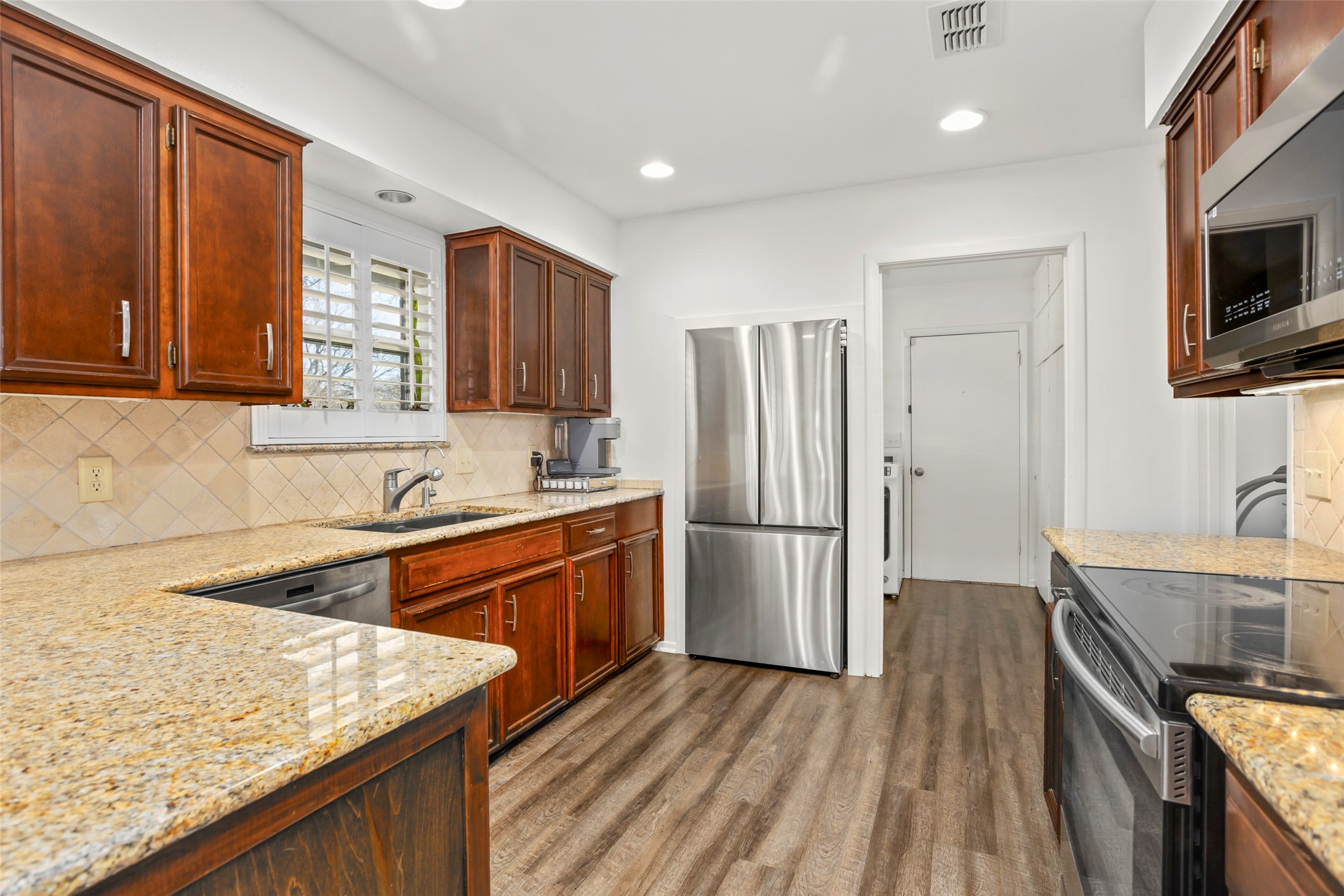 6904 Miramar Circle