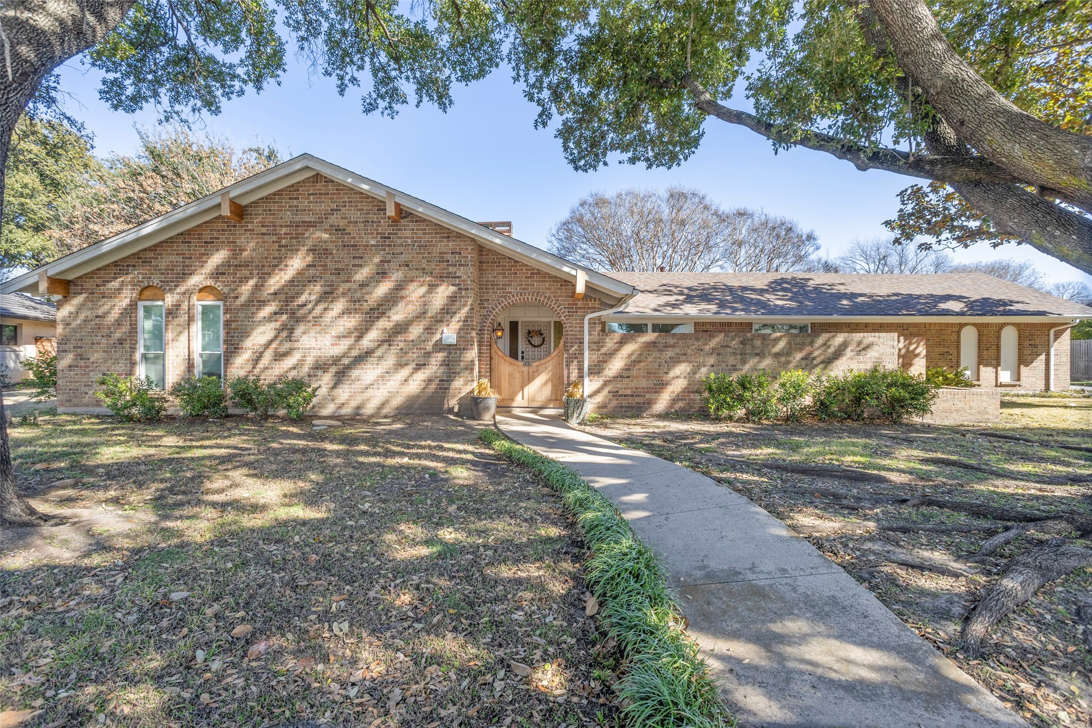 6904 Miramar Circle