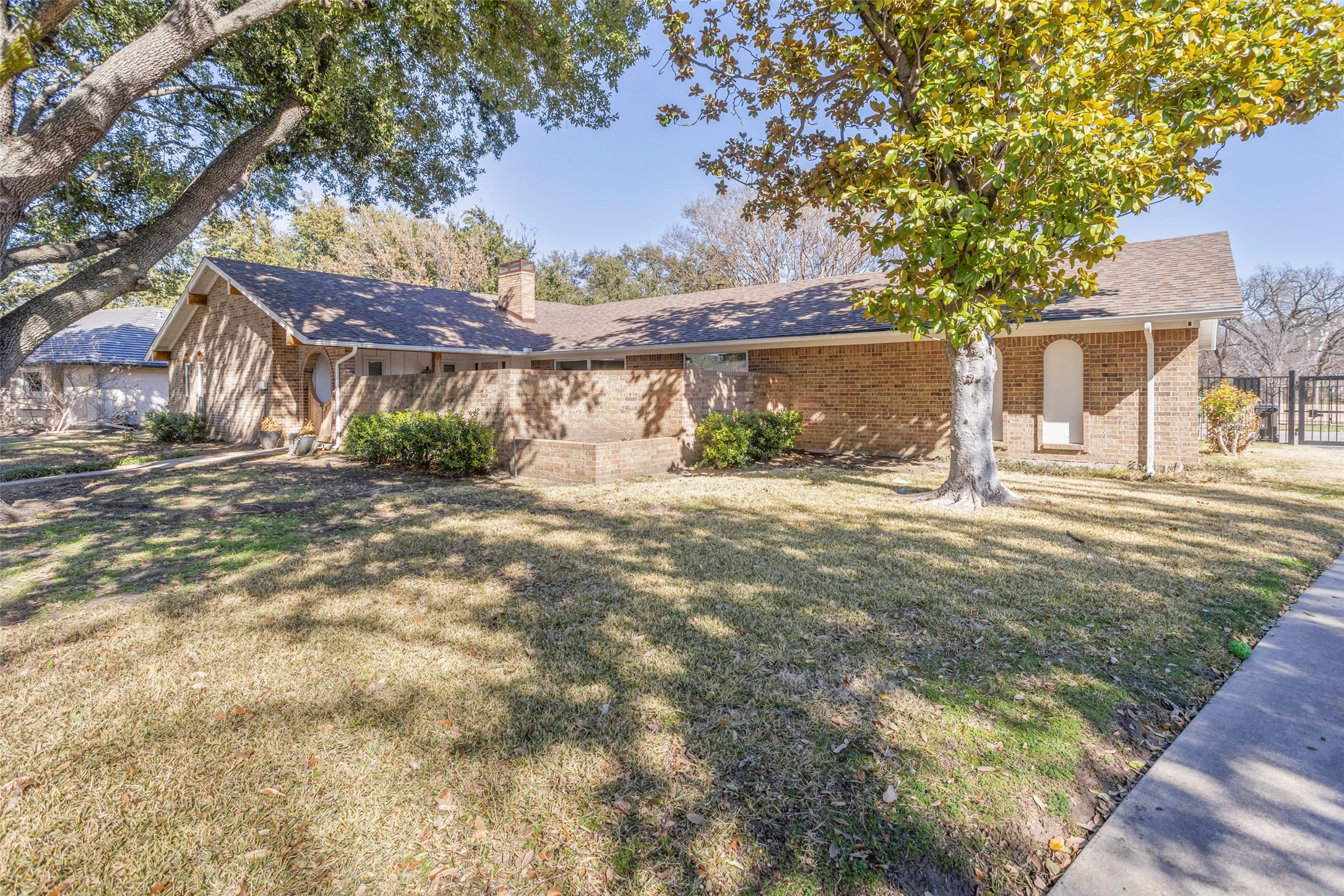 6904 Miramar Circle
