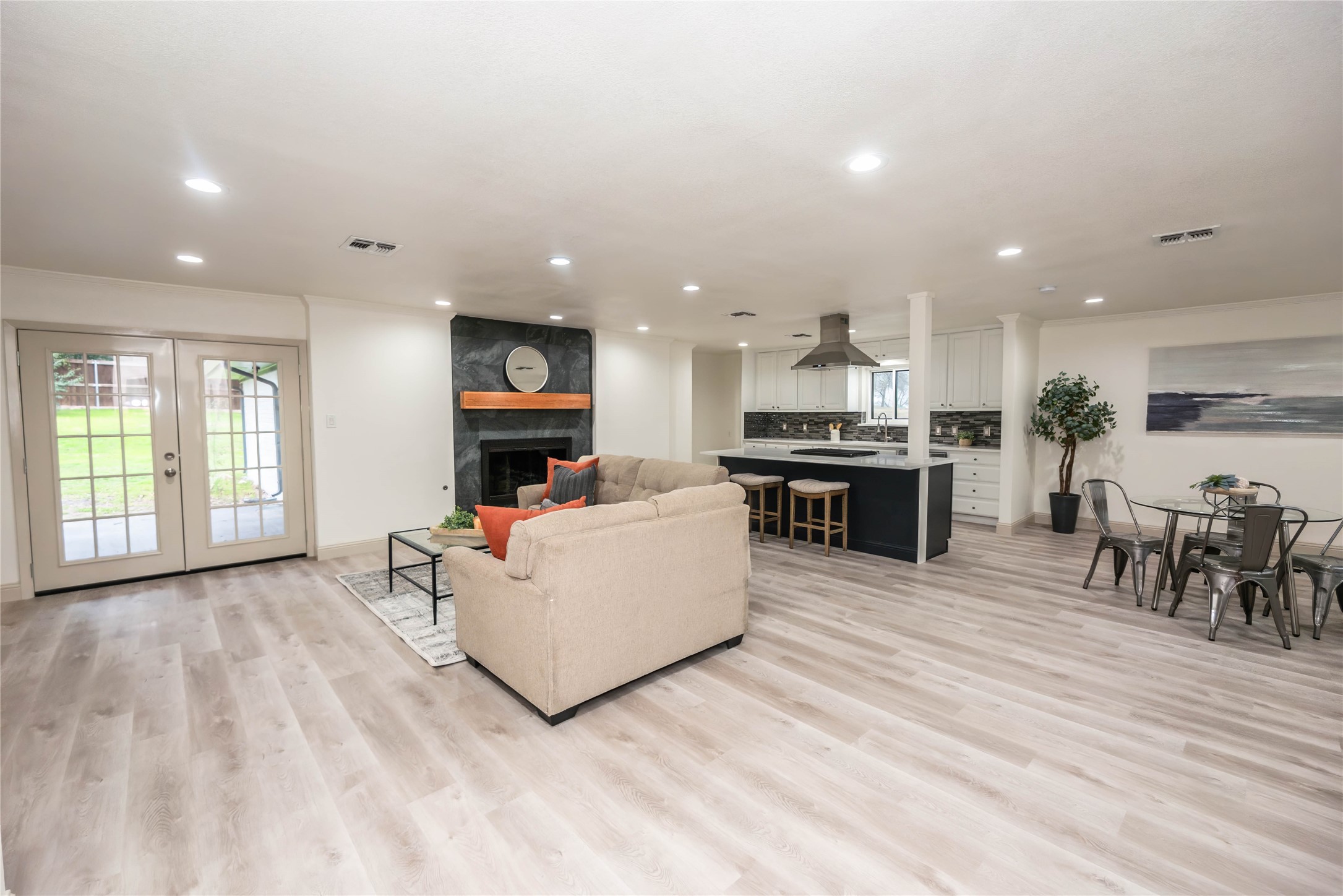 1700 Versailles Road