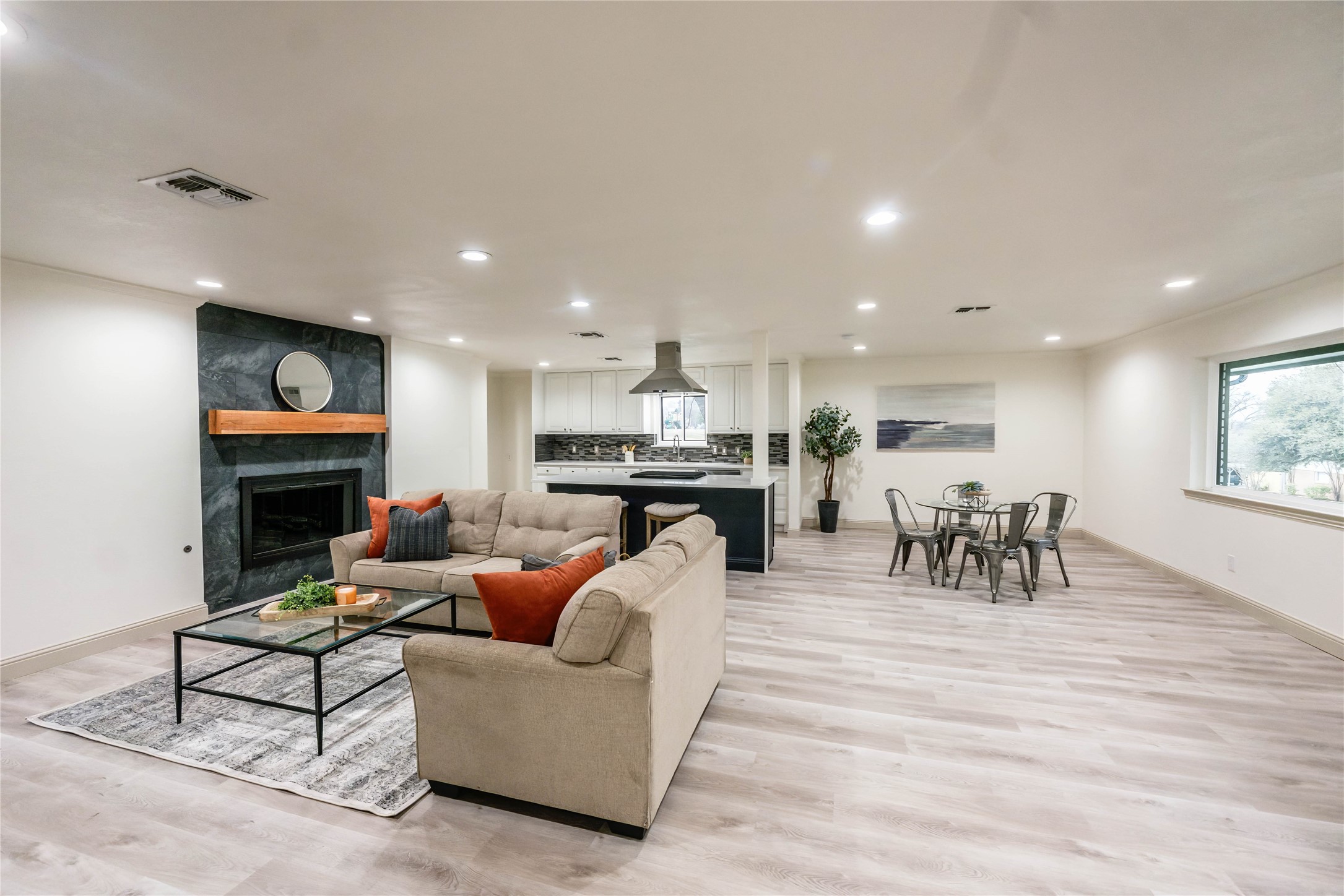 1700 Versailles Road