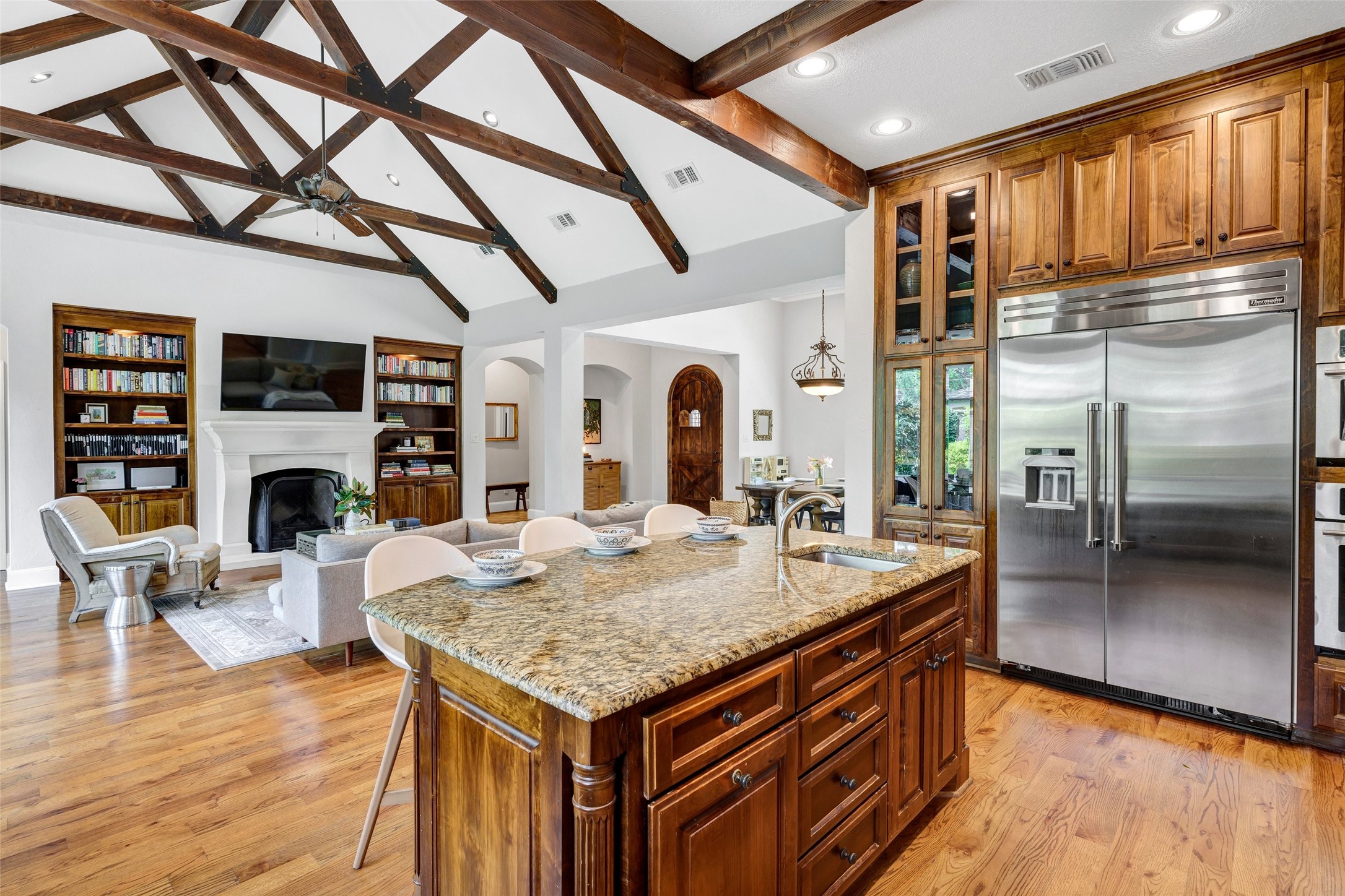 3908 Lynncrest Drive
