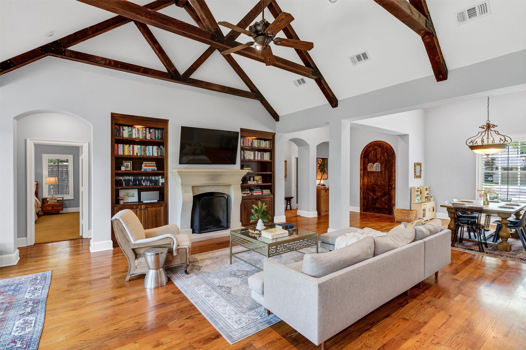 3908 Lynncrest Drive