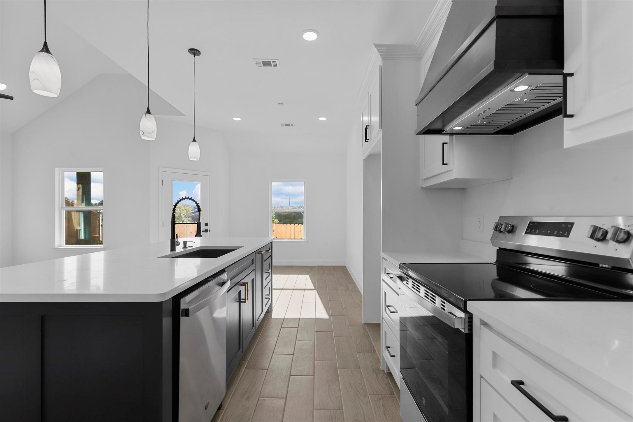 5512 San Jacinto Drive