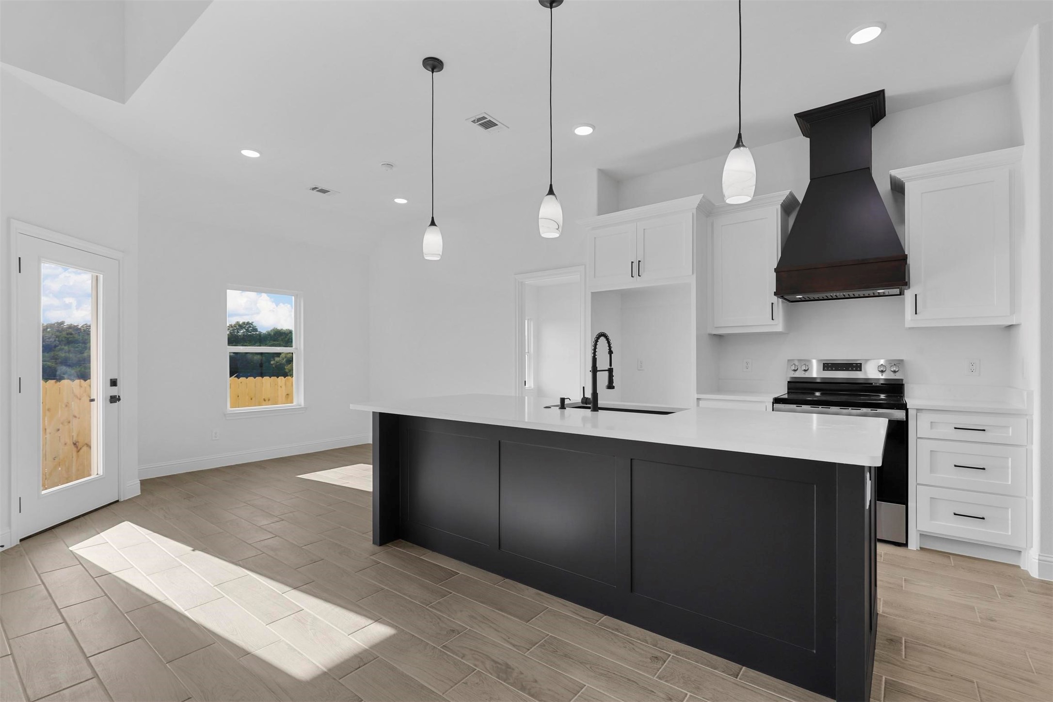 5512 San Jacinto Drive