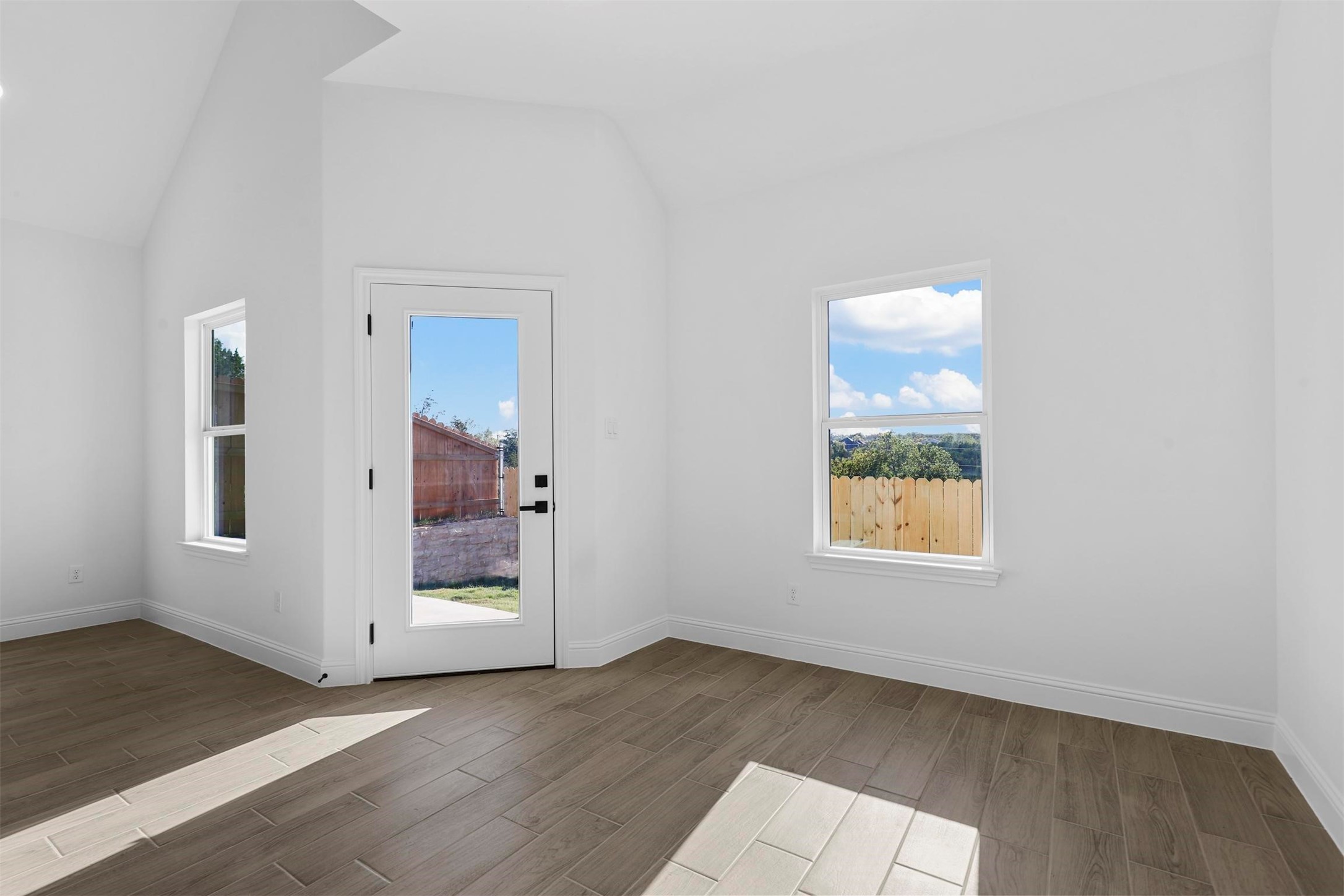5512 San Jacinto Drive