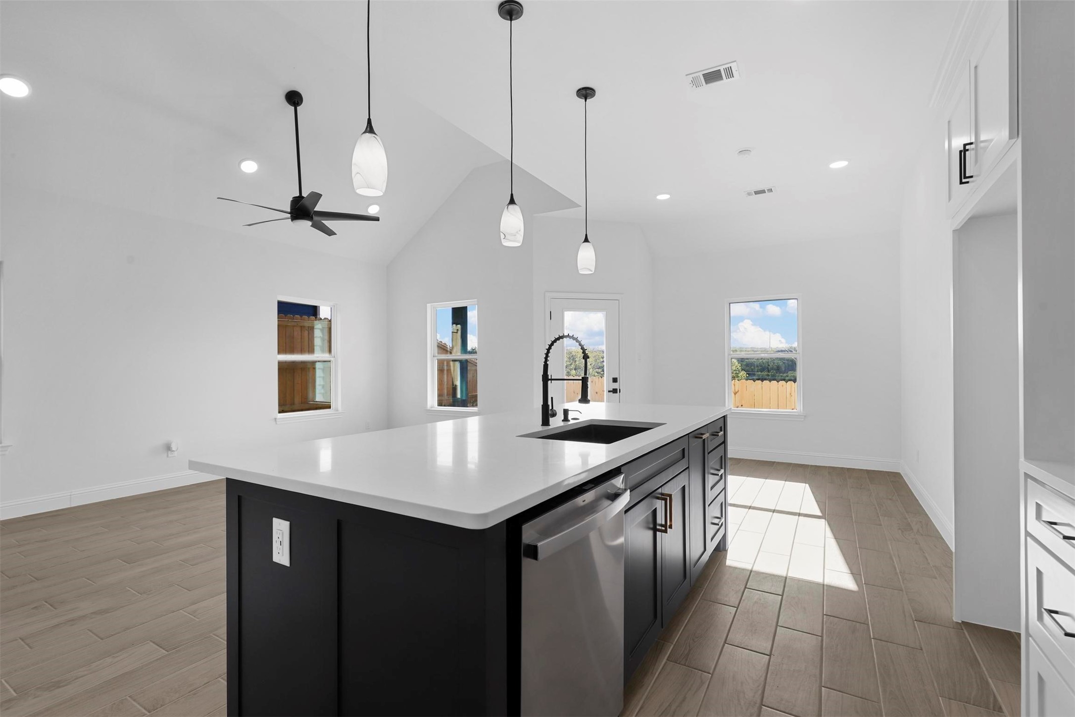 5512 San Jacinto Drive