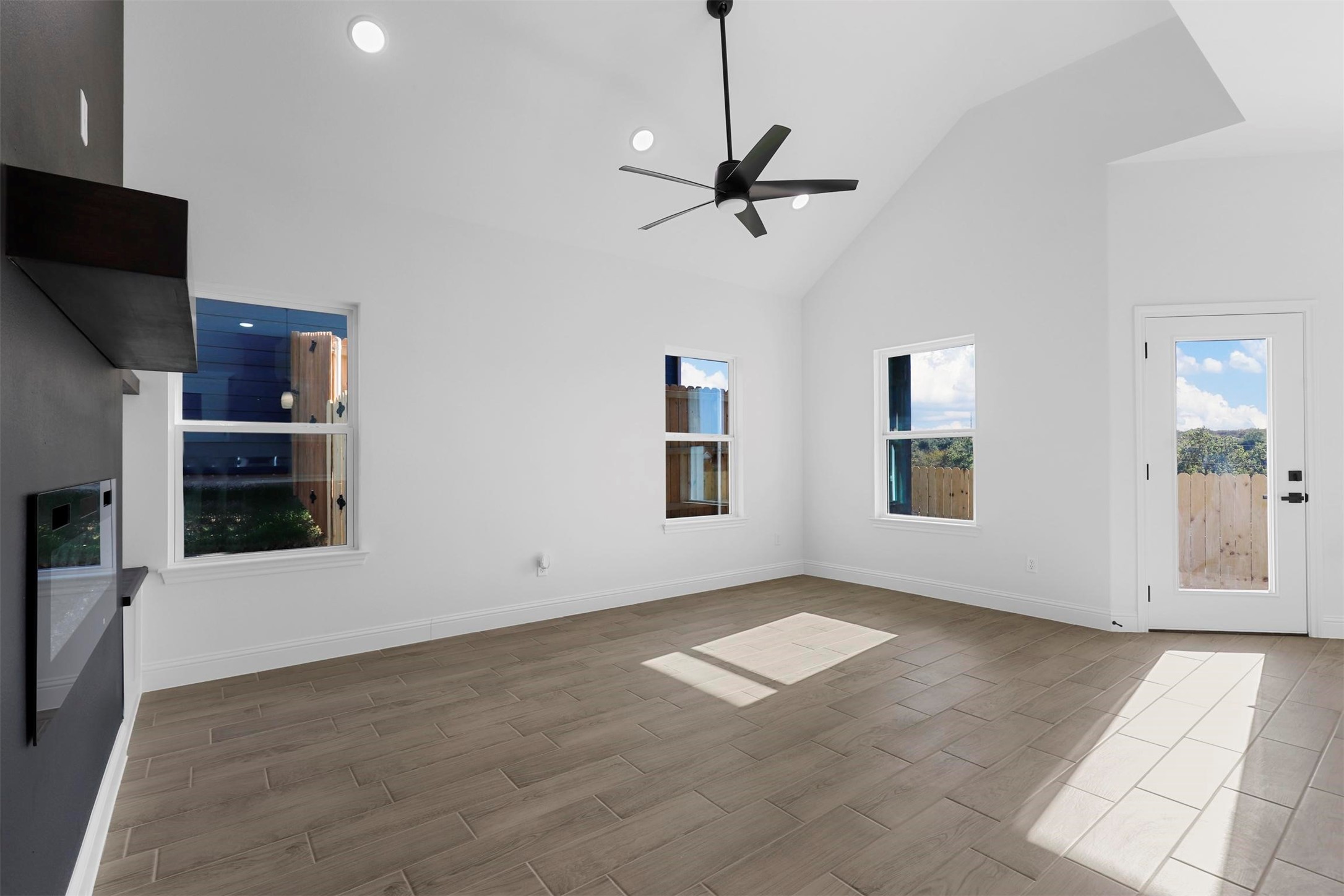 5512 San Jacinto Drive