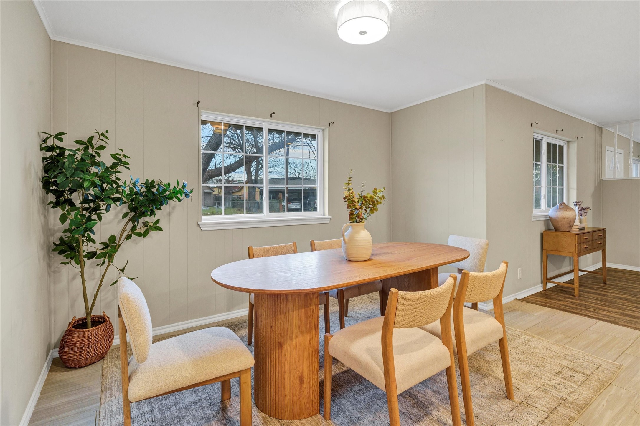 1009 Russell Road