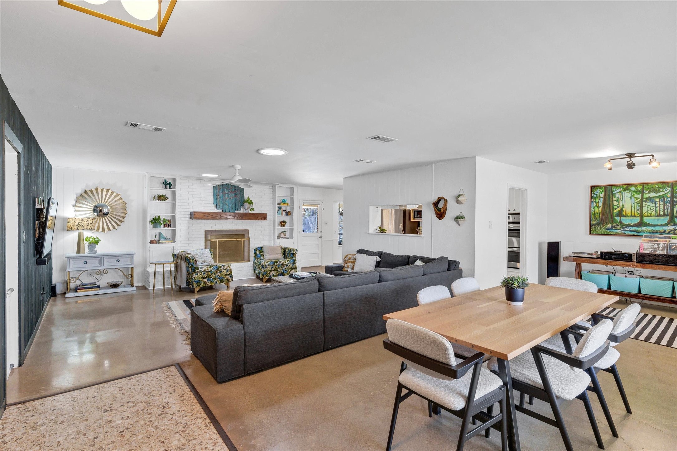 4025 Aragon Drive