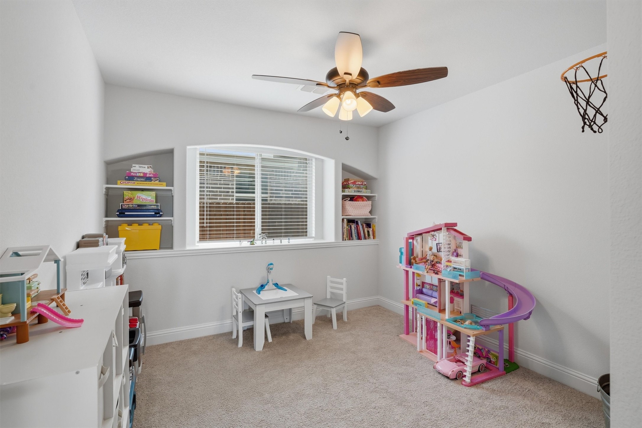 8232 Manx Point