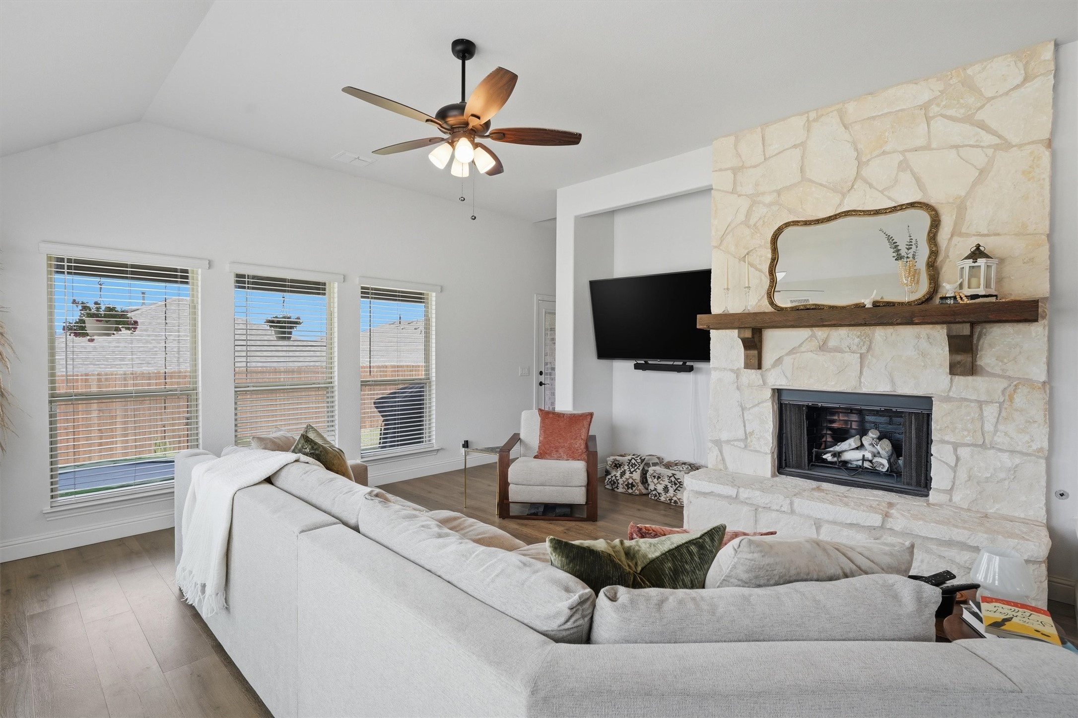 8232 Manx Point