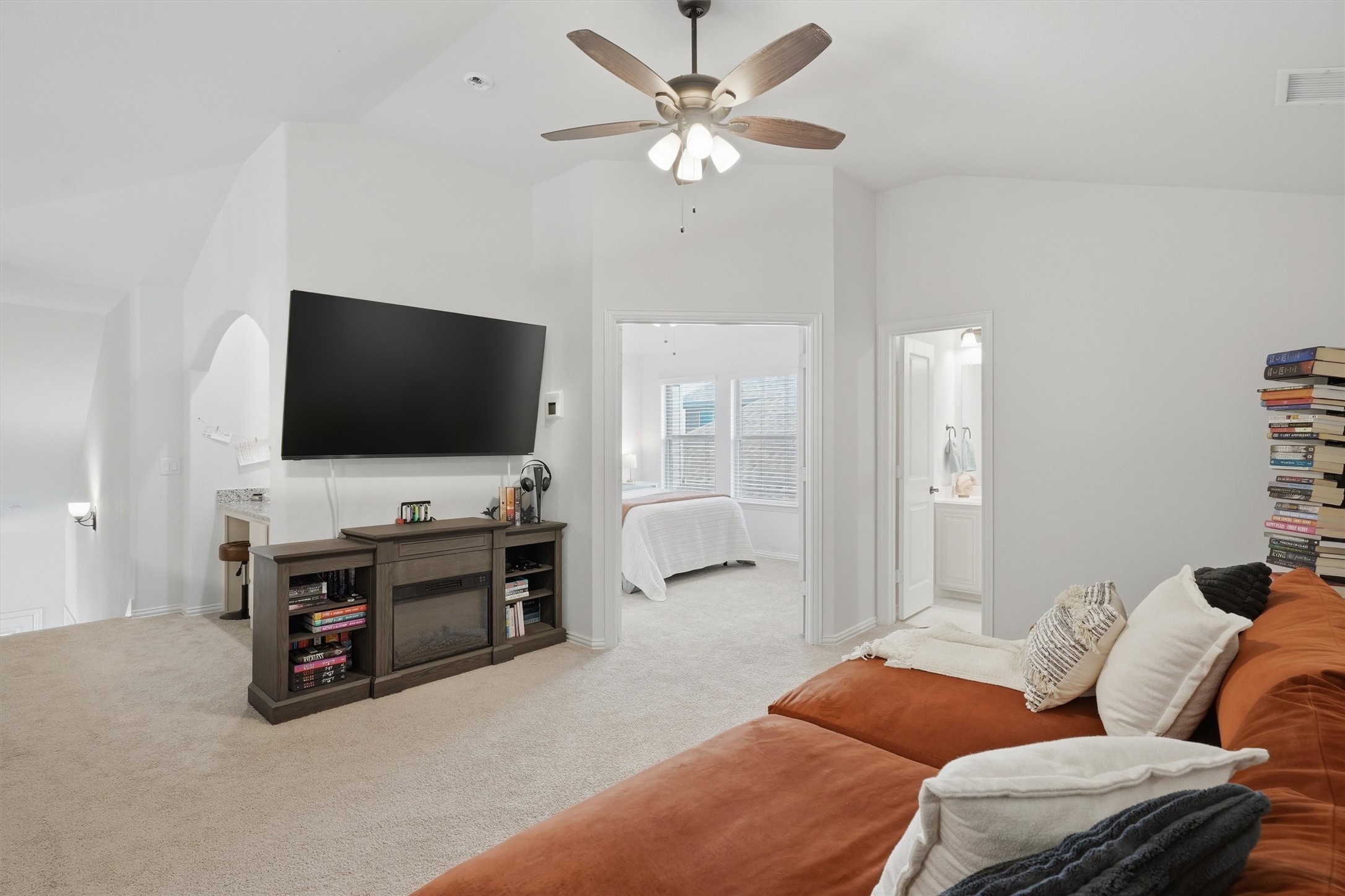 8232 Manx Point
