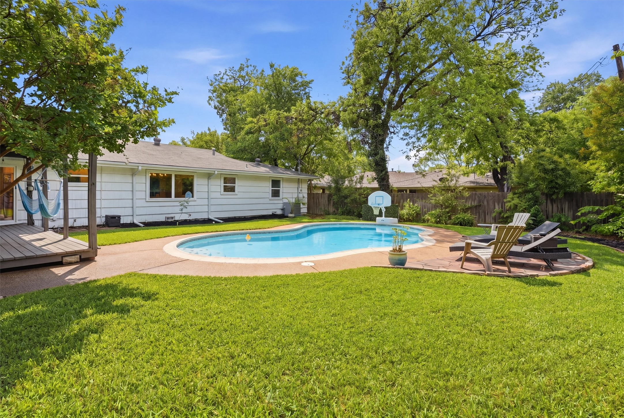 4644 Selkirk Drive