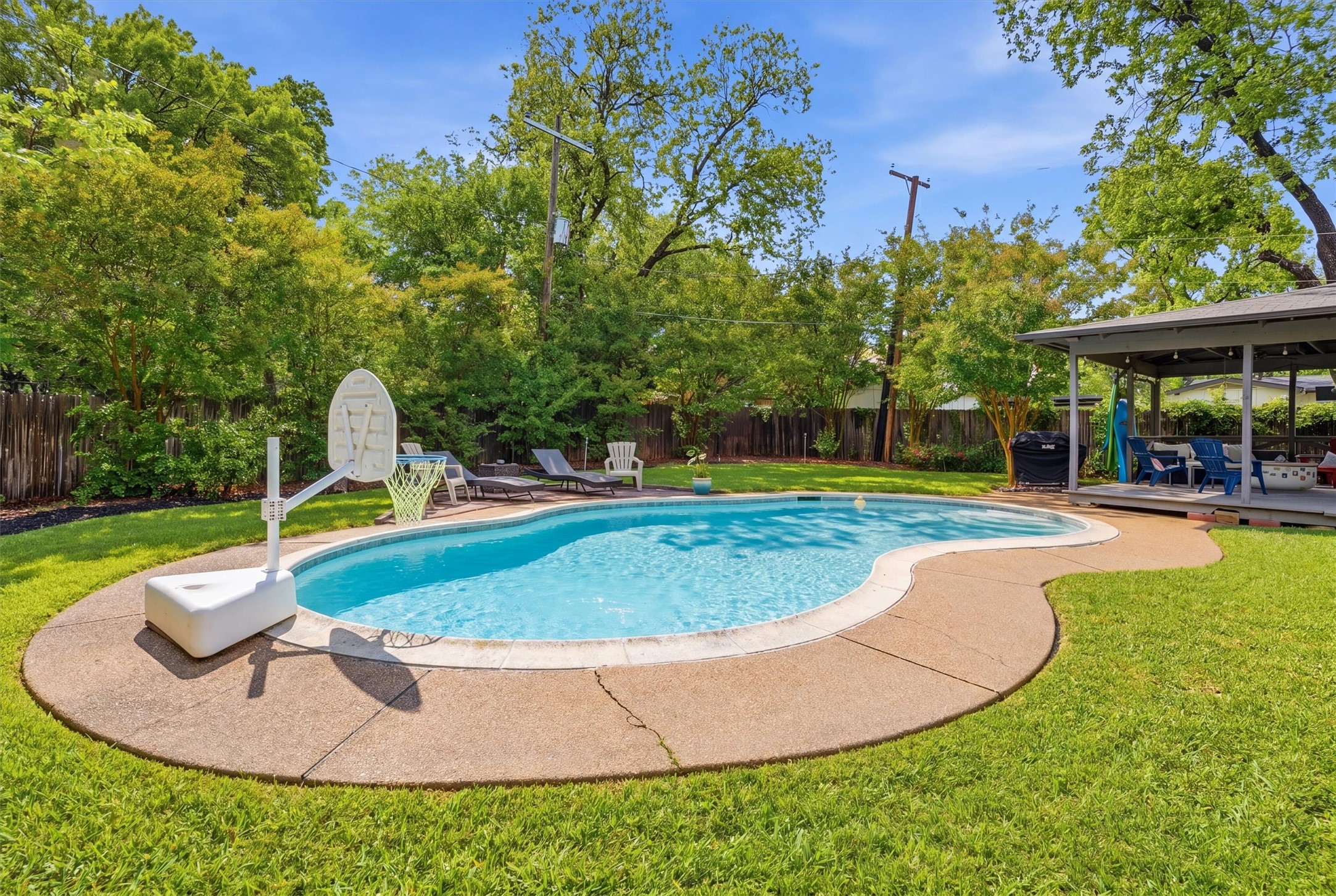 4644 Selkirk Drive