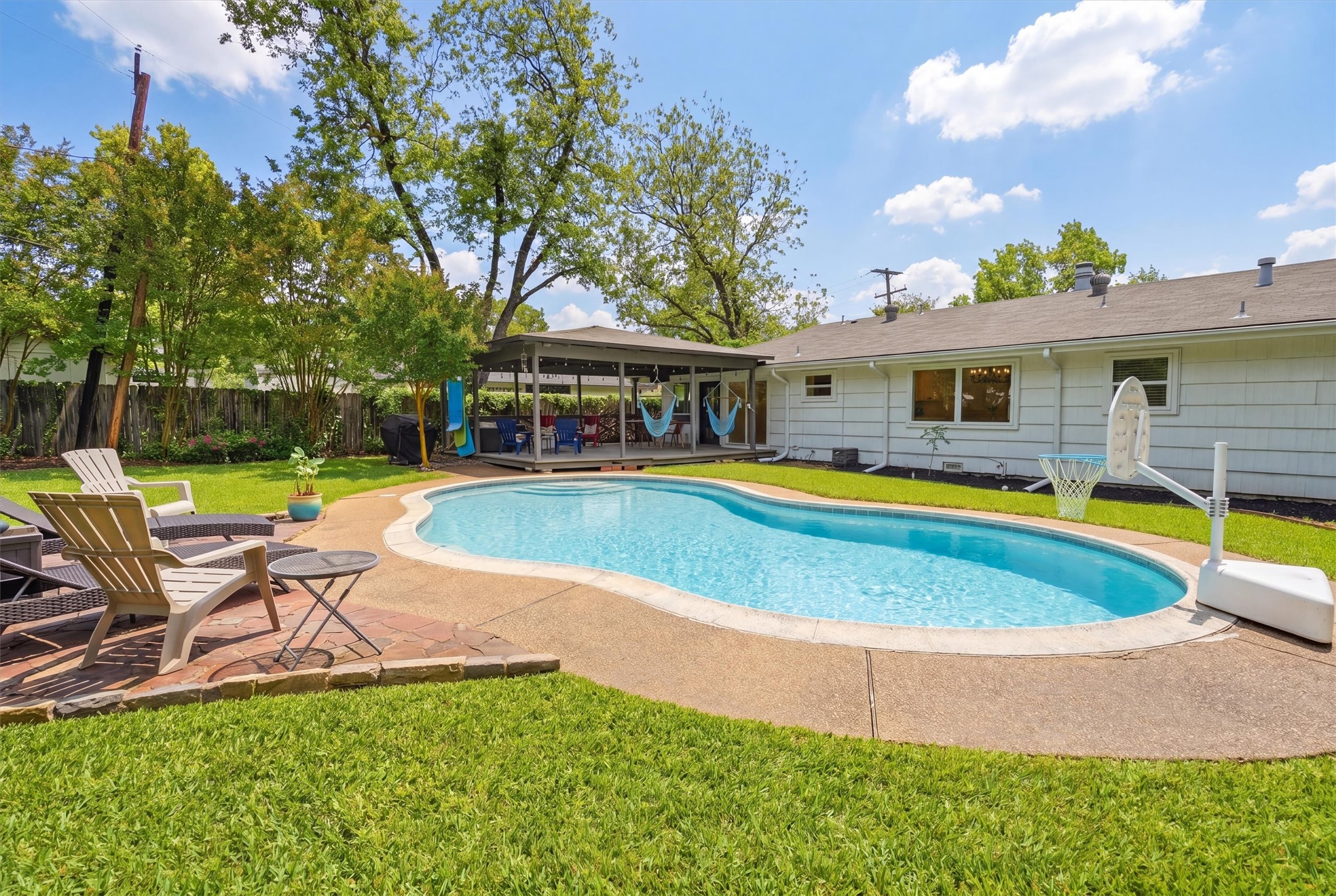 4644 Selkirk Drive