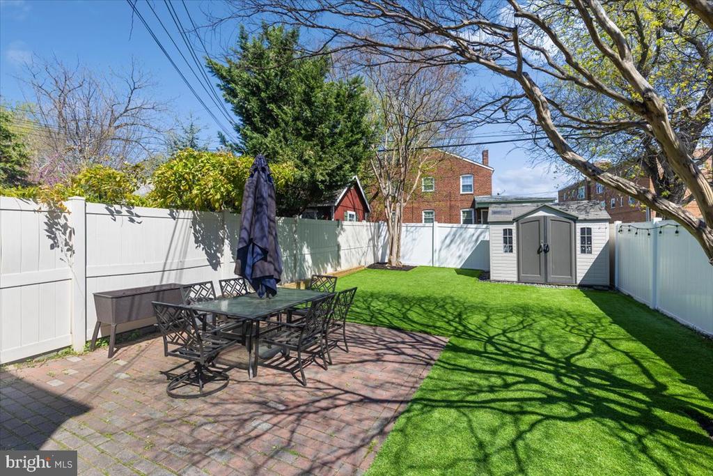 411 S VEITCH STREET