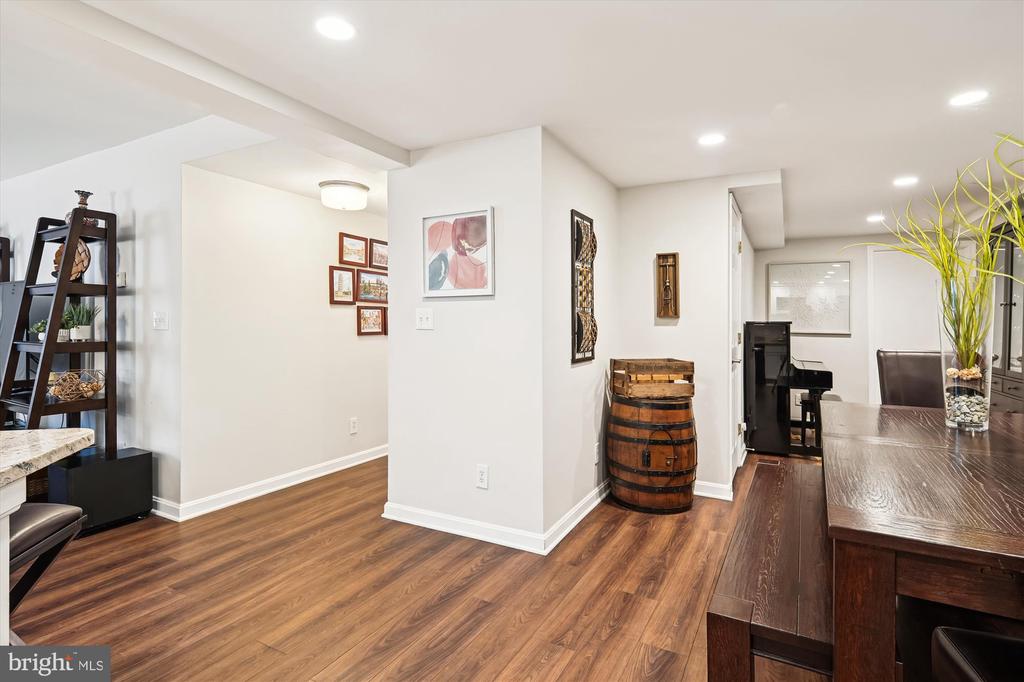 1561 N VAN DORN STREET B