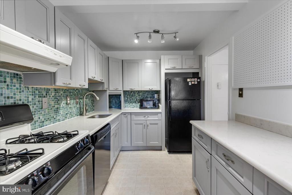 200 N MAPLE AVENUE 416