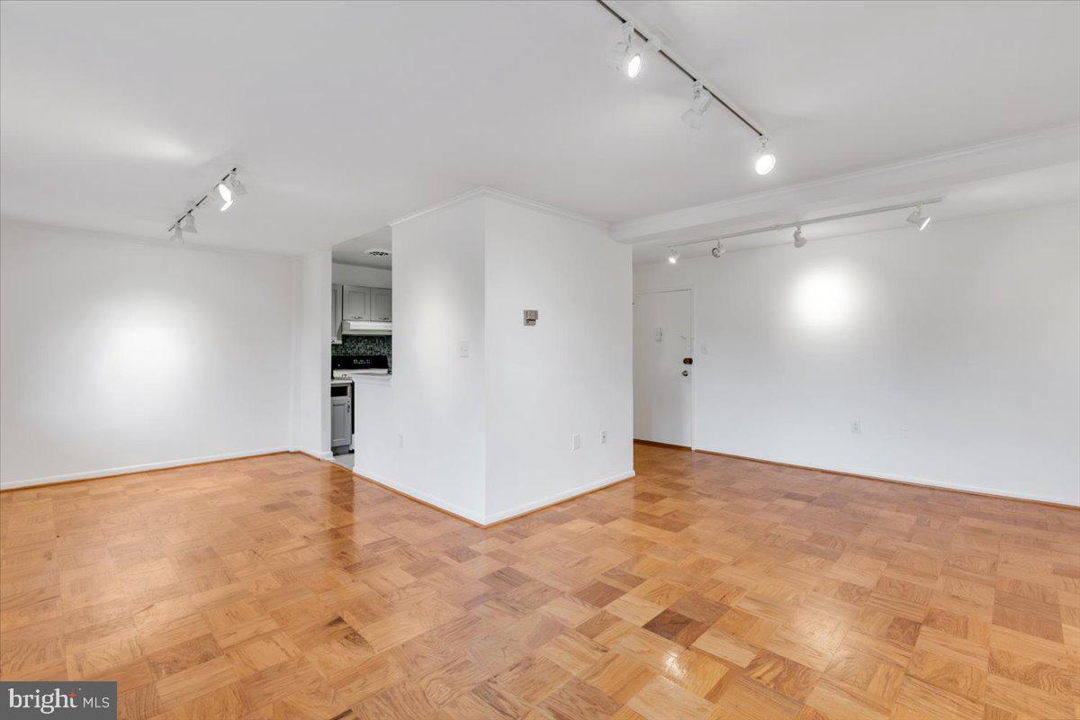 200 N MAPLE AVENUE 416