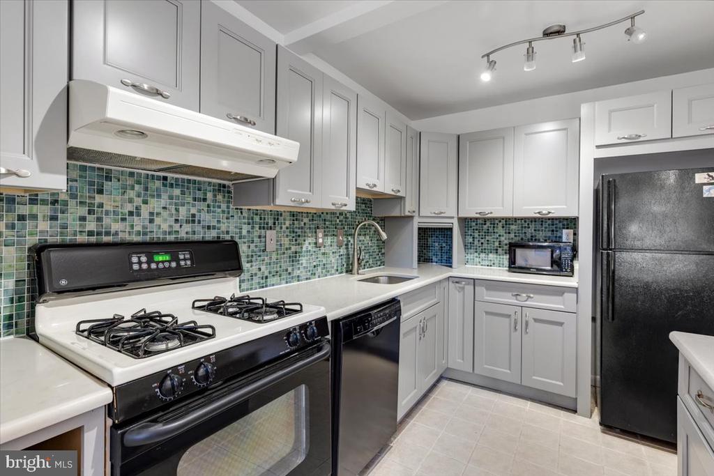 200 N MAPLE AVENUE 416
