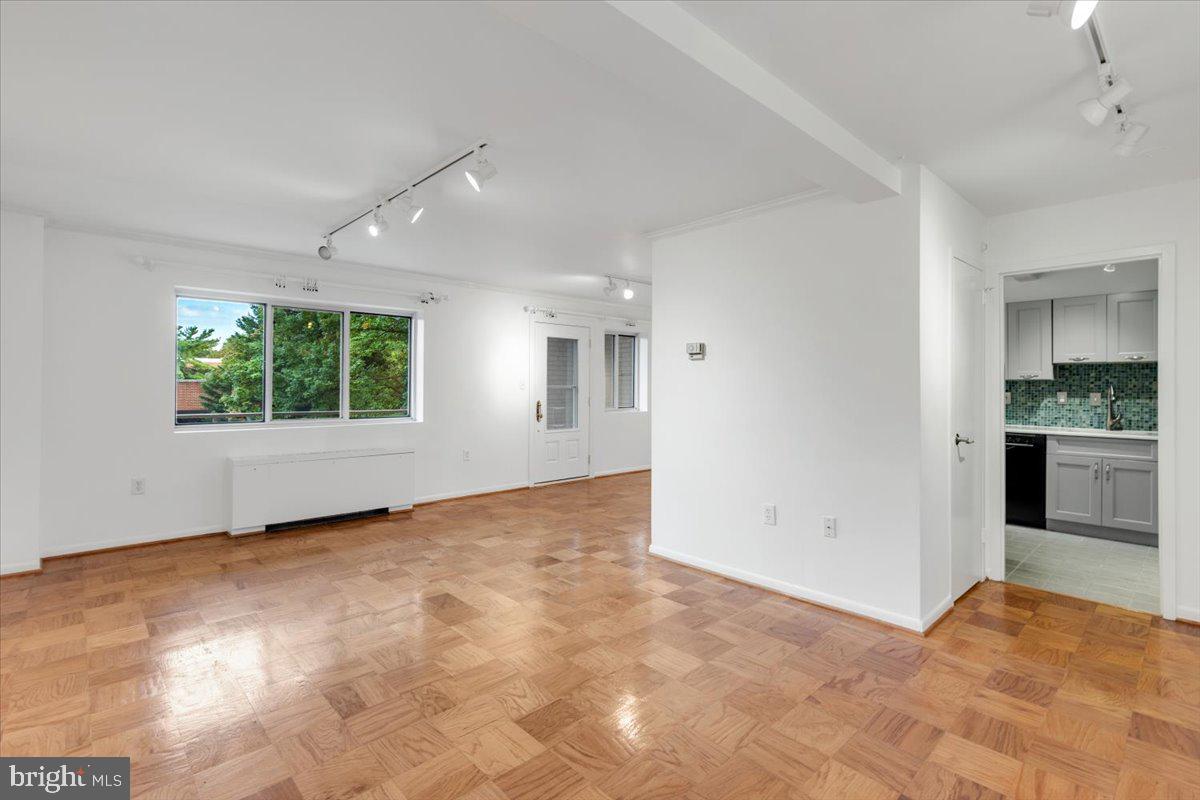 200 N MAPLE AVENUE 416