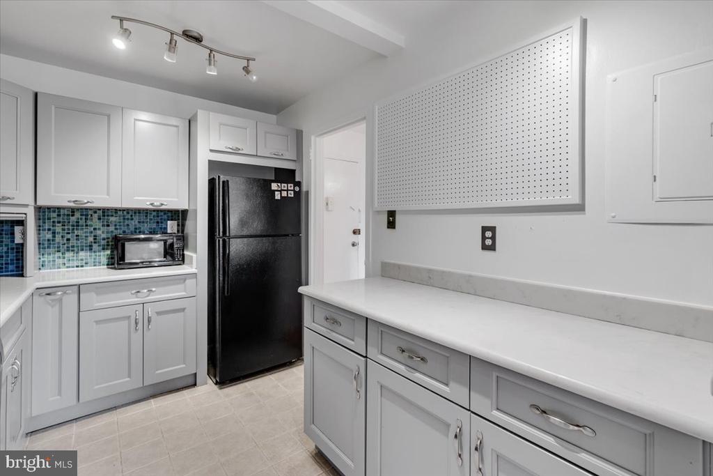 200 N MAPLE AVENUE 416