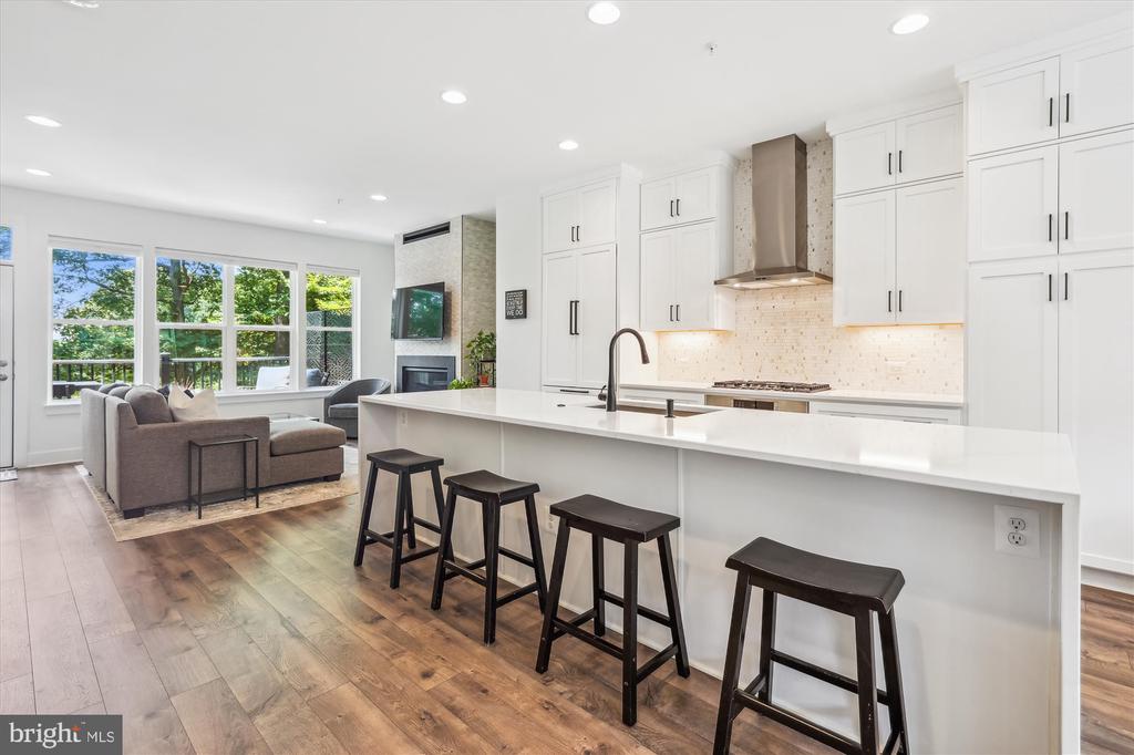 3538 SUTTON HEIGHTS CIRCLE