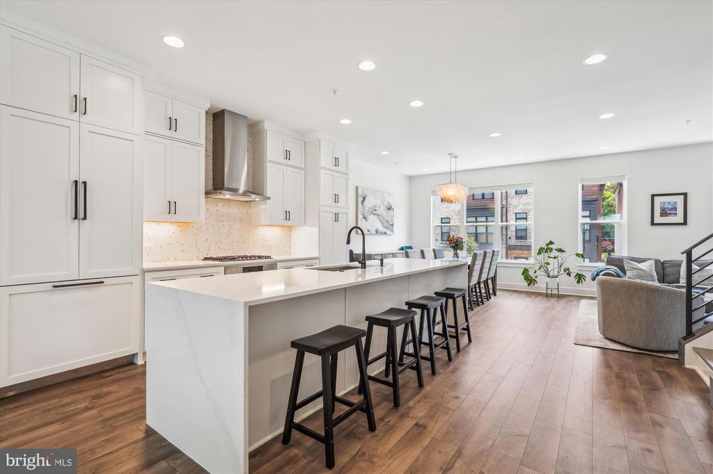 3538 SUTTON HEIGHTS CIRCLE
