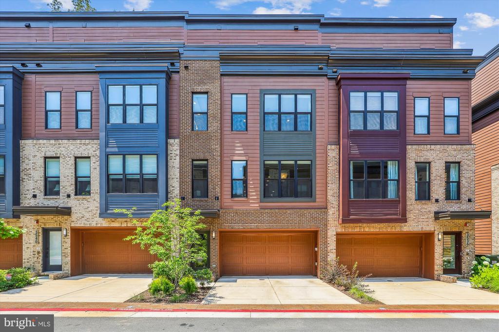 3538 SUTTON HEIGHTS CIRCLE