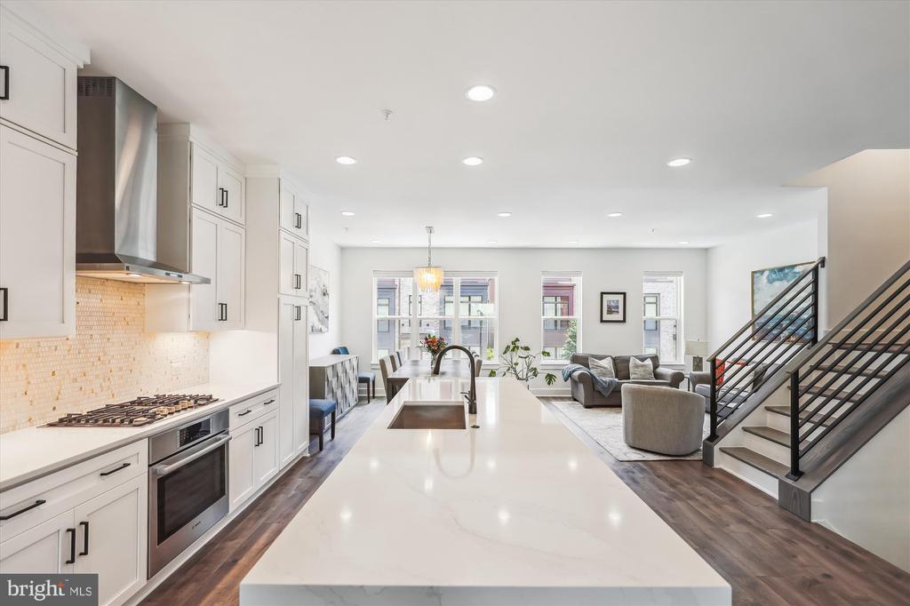 3538 SUTTON HEIGHTS CIRCLE