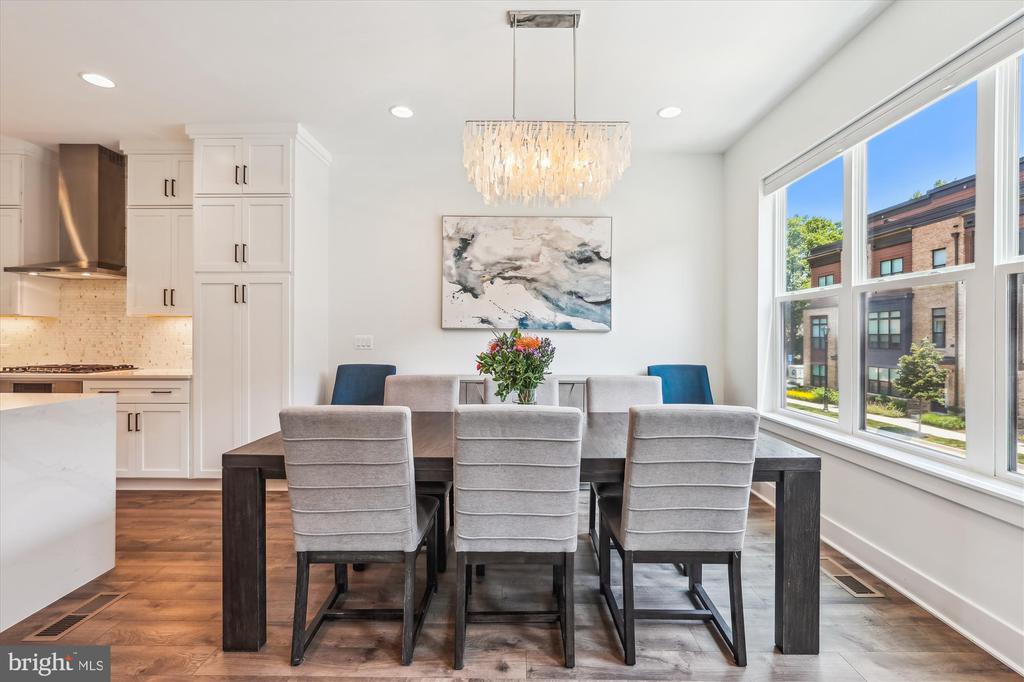 3538 SUTTON HEIGHTS CIRCLE