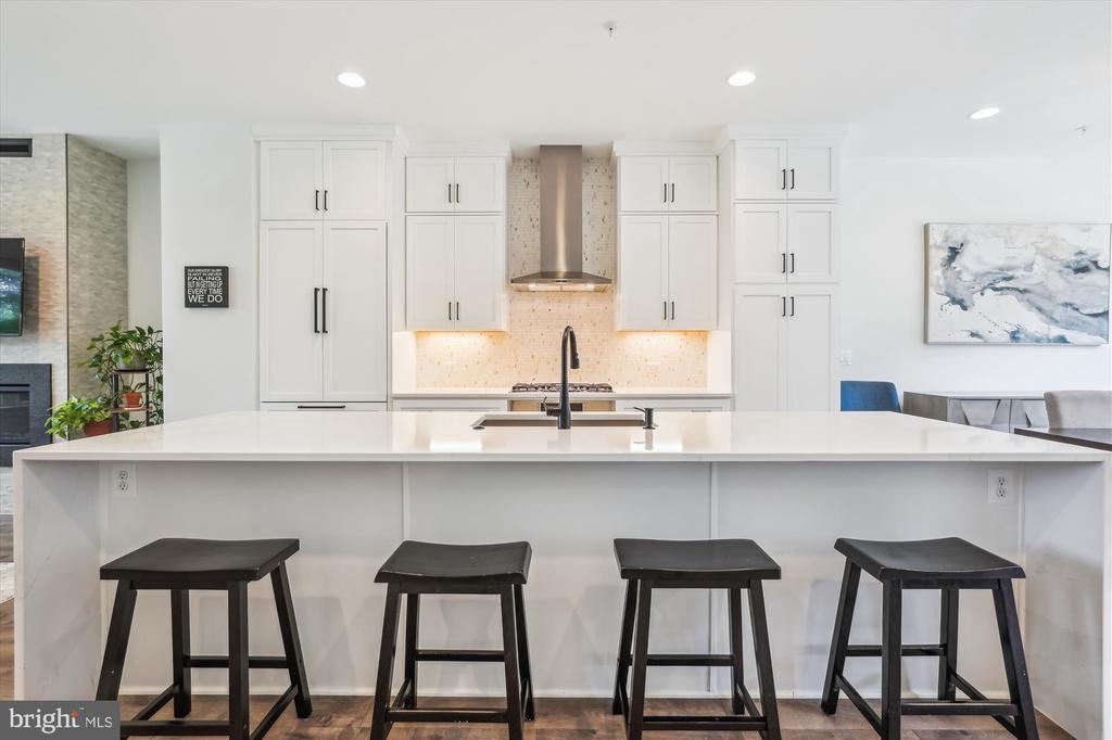 3538 SUTTON HEIGHTS CIRCLE