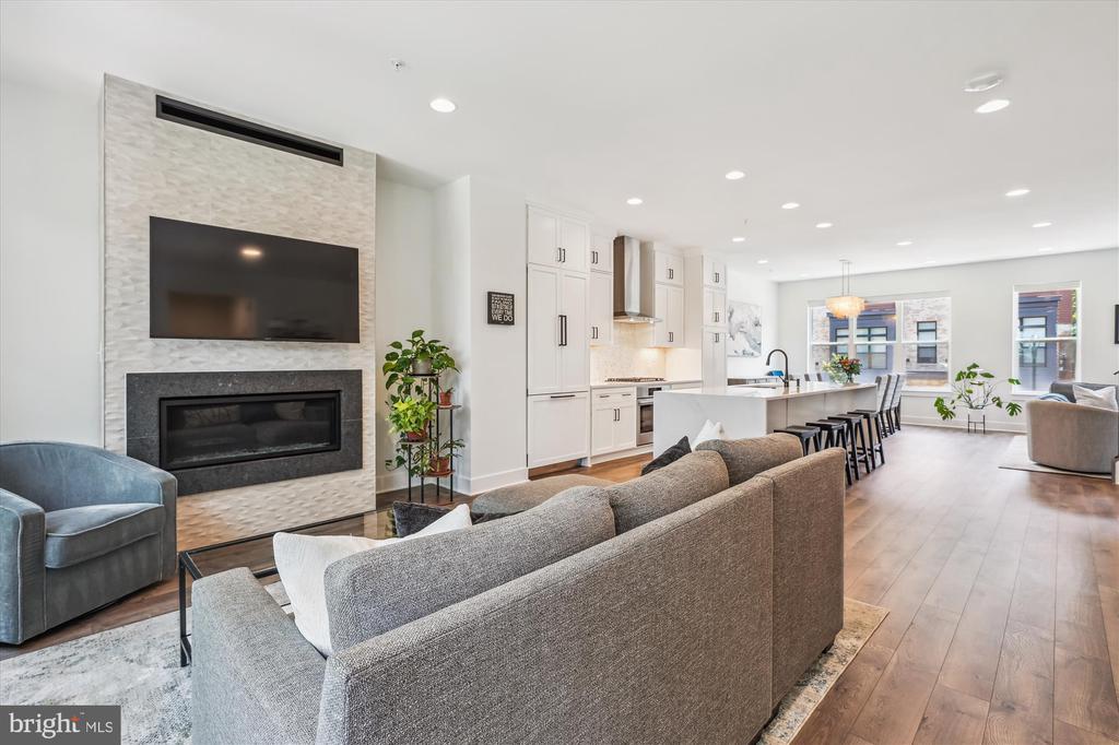 3538 SUTTON HEIGHTS CIRCLE