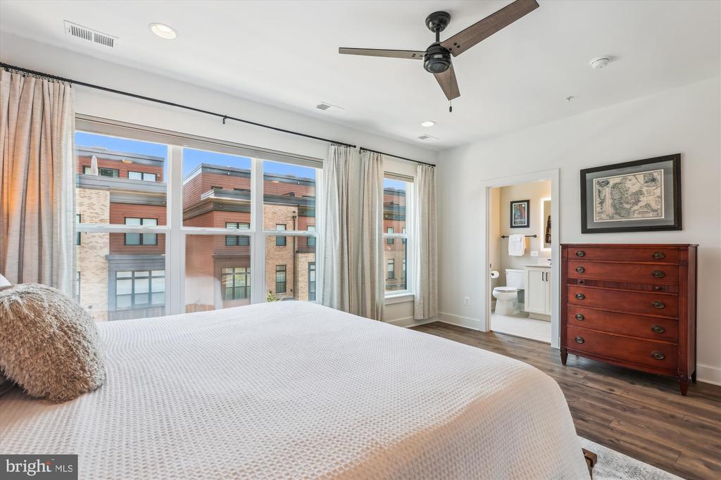 3538 SUTTON HEIGHTS CIRCLE
