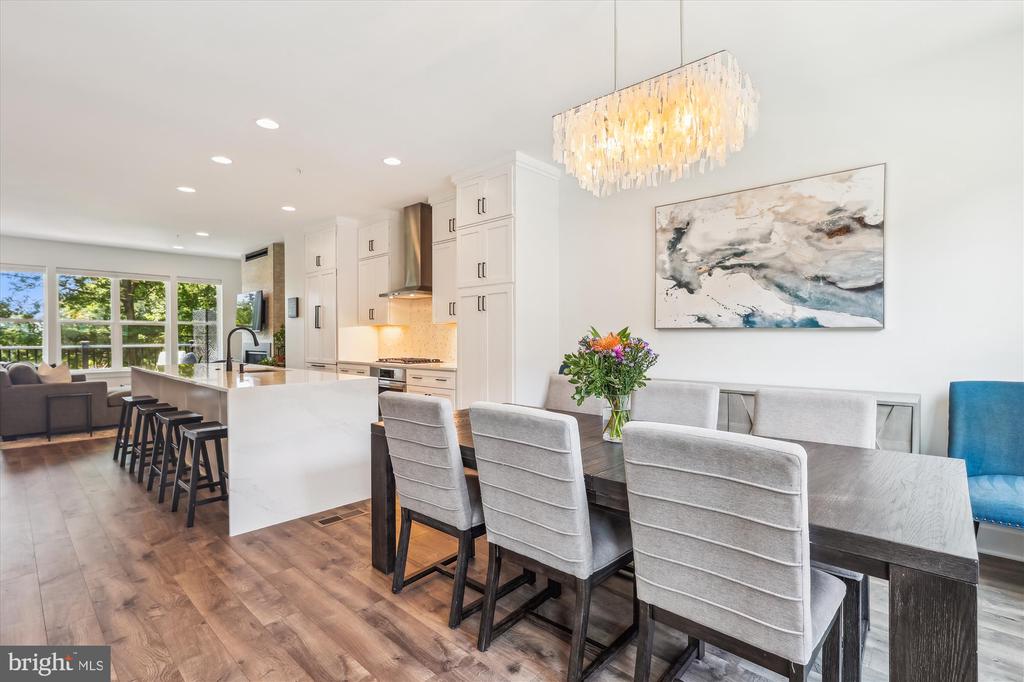 3538 SUTTON HEIGHTS CIRCLE