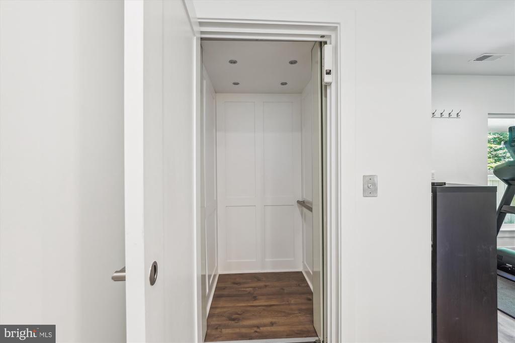 3538 SUTTON HEIGHTS CIRCLE