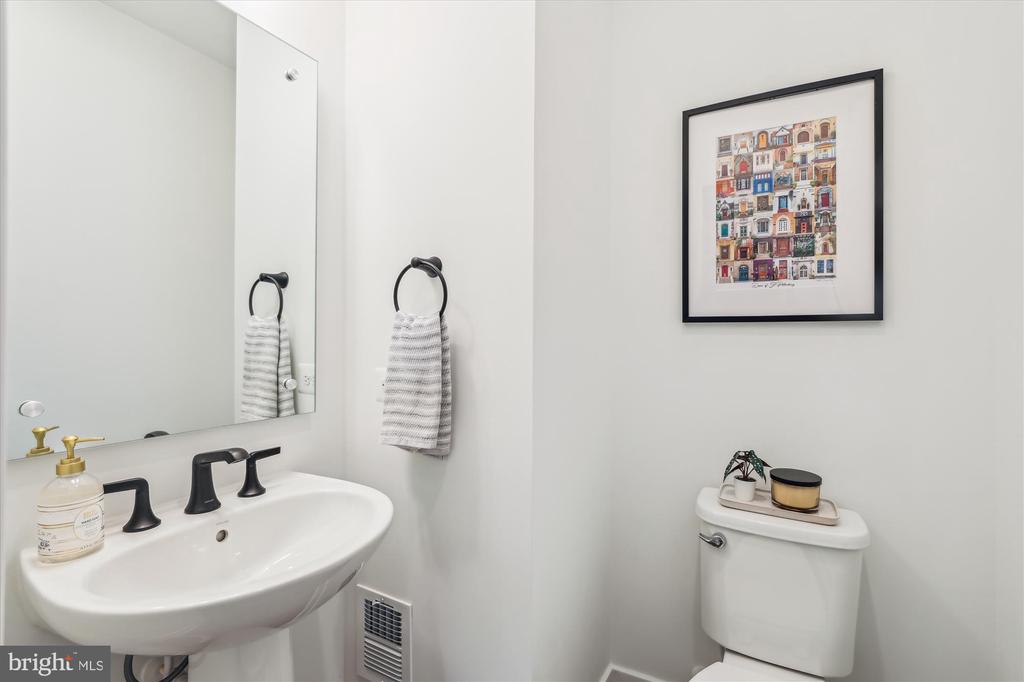 3538 SUTTON HEIGHTS CIRCLE
